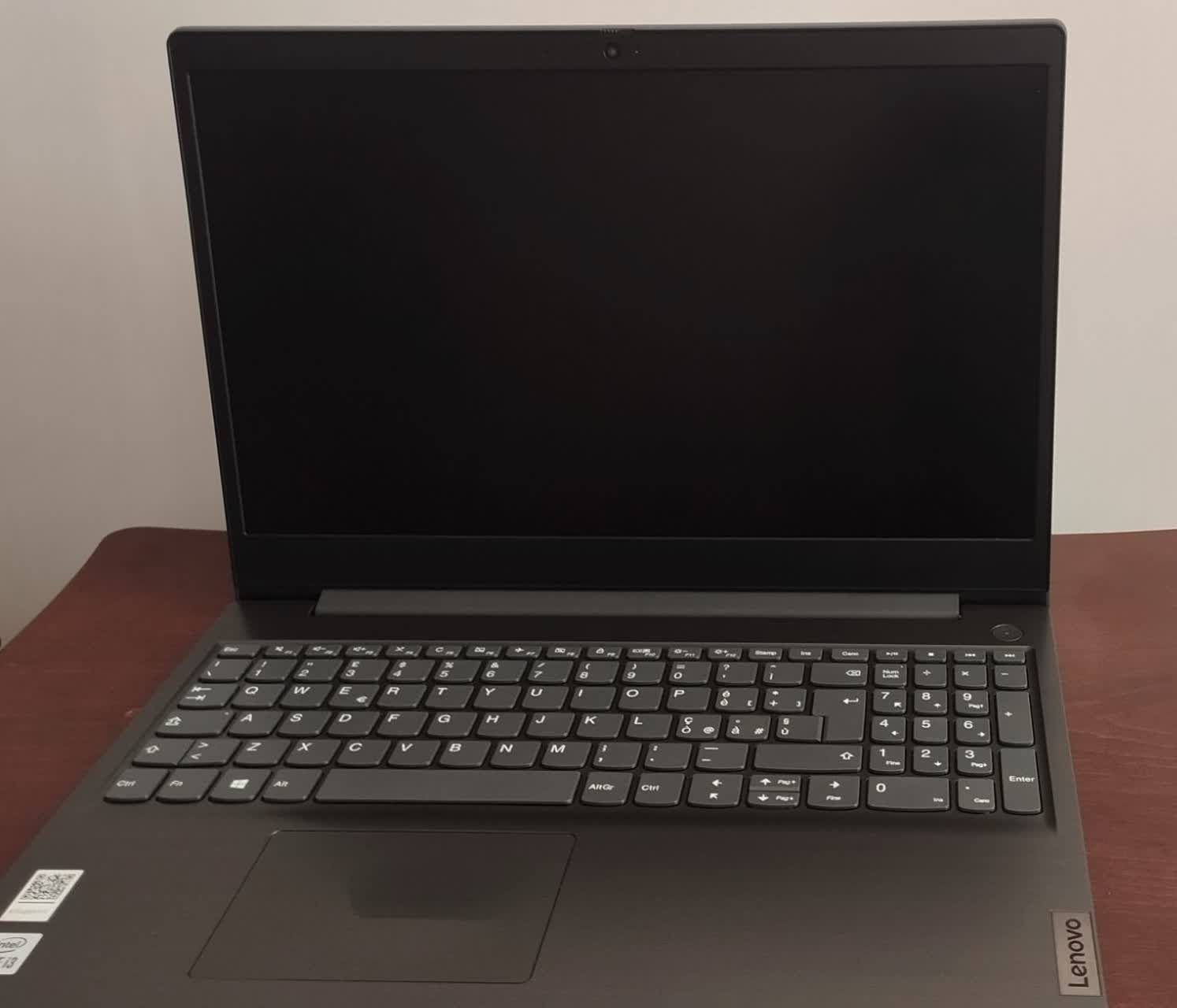 Lenovo V15 G1 (بدون تصویر) مناسب برای تعمیر کاران