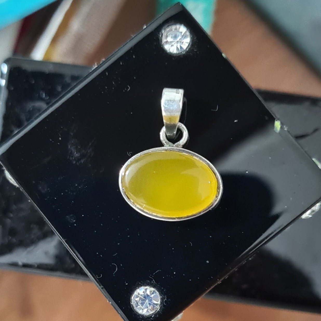 آویز نقره با سنگ عقیق زرد