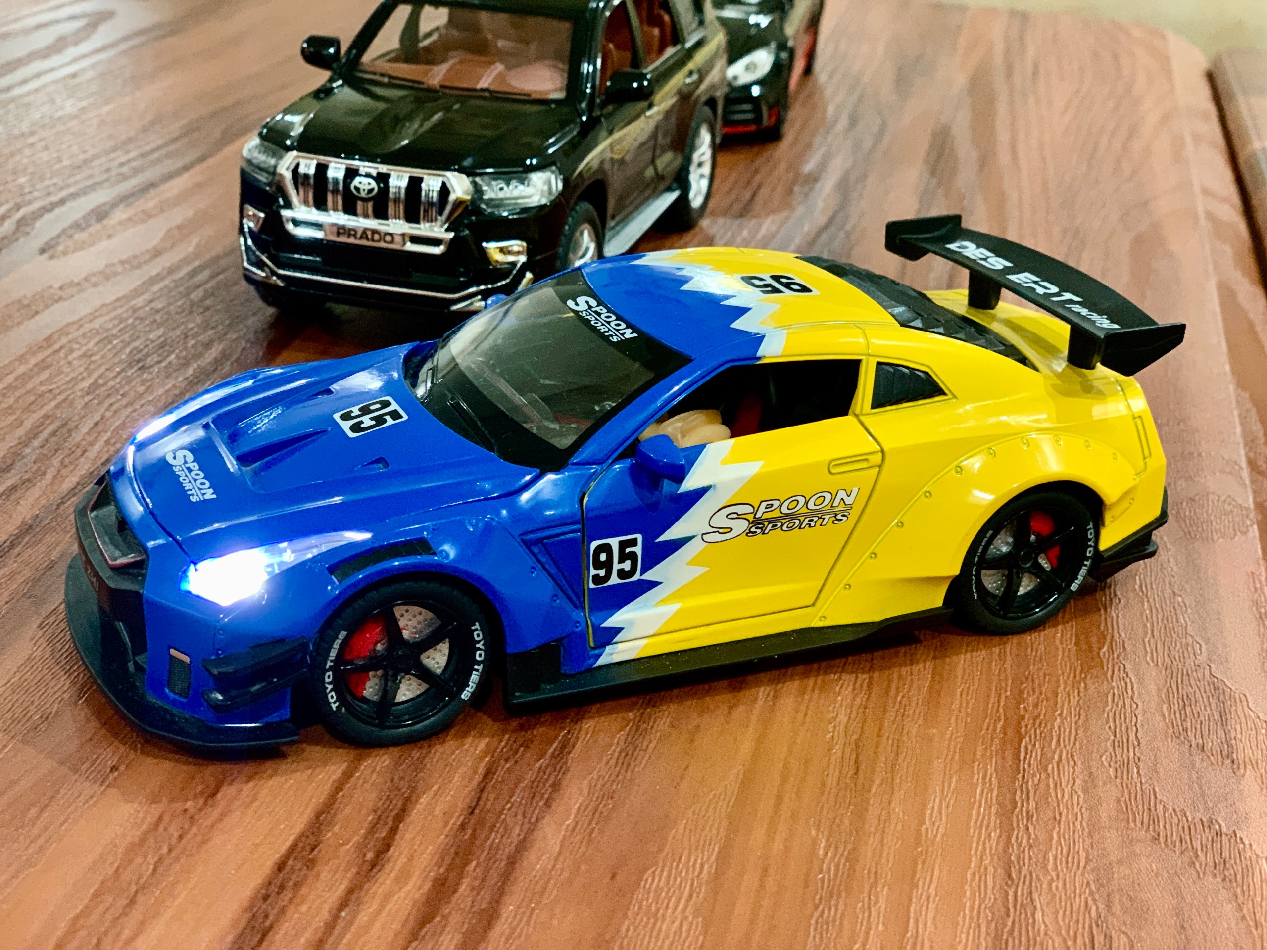 ماکت فلزی نیسان جی تی ار کیفیت روی 1000