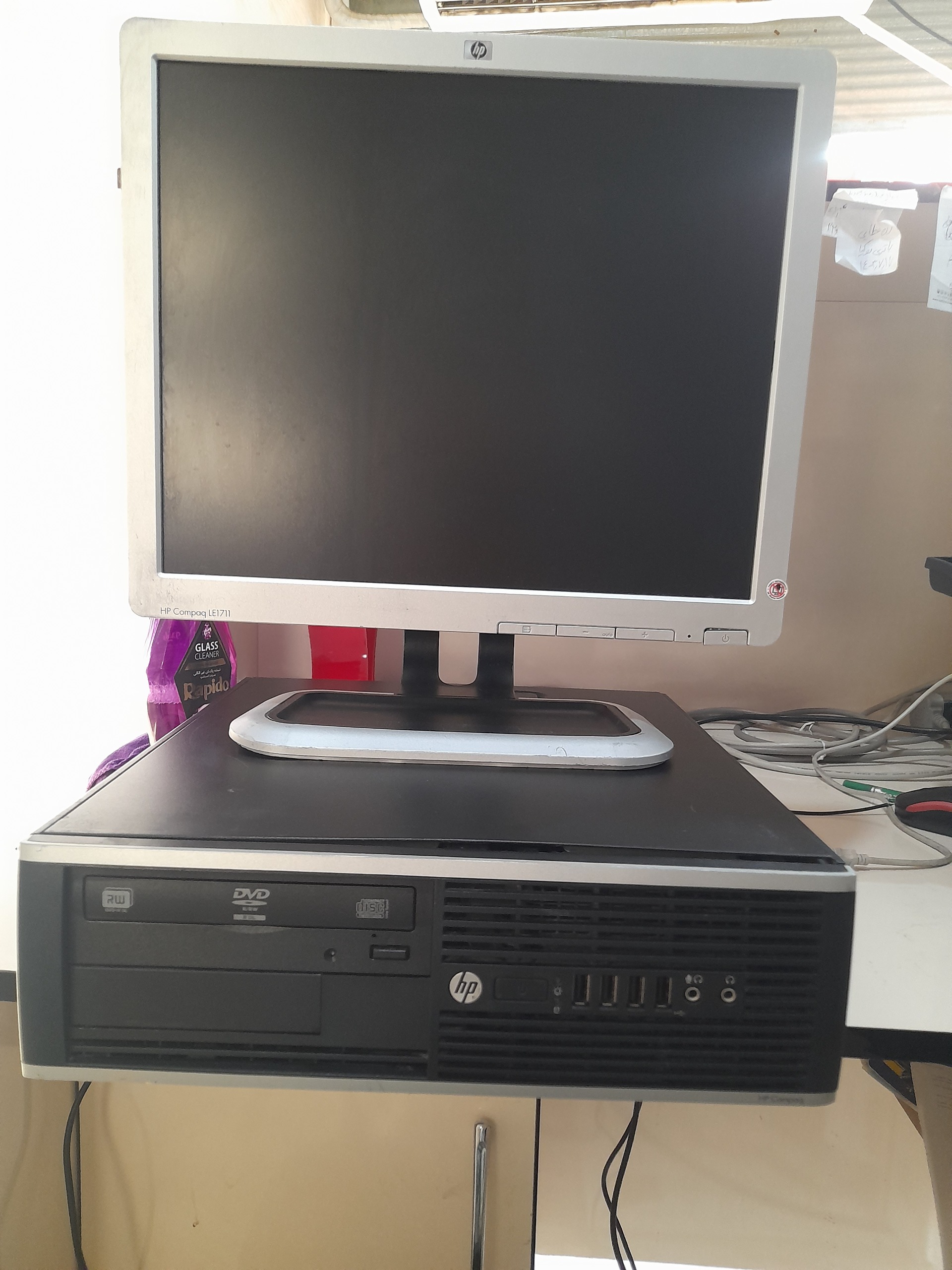 کیس کامپیوتر HP با گرافیک و مانیتور