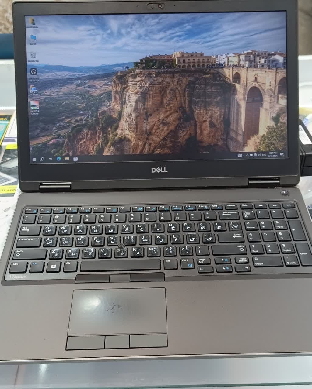 DELL 7540 Xeon-2276 16GB 256GB 4GB WX3200 FHD IPS