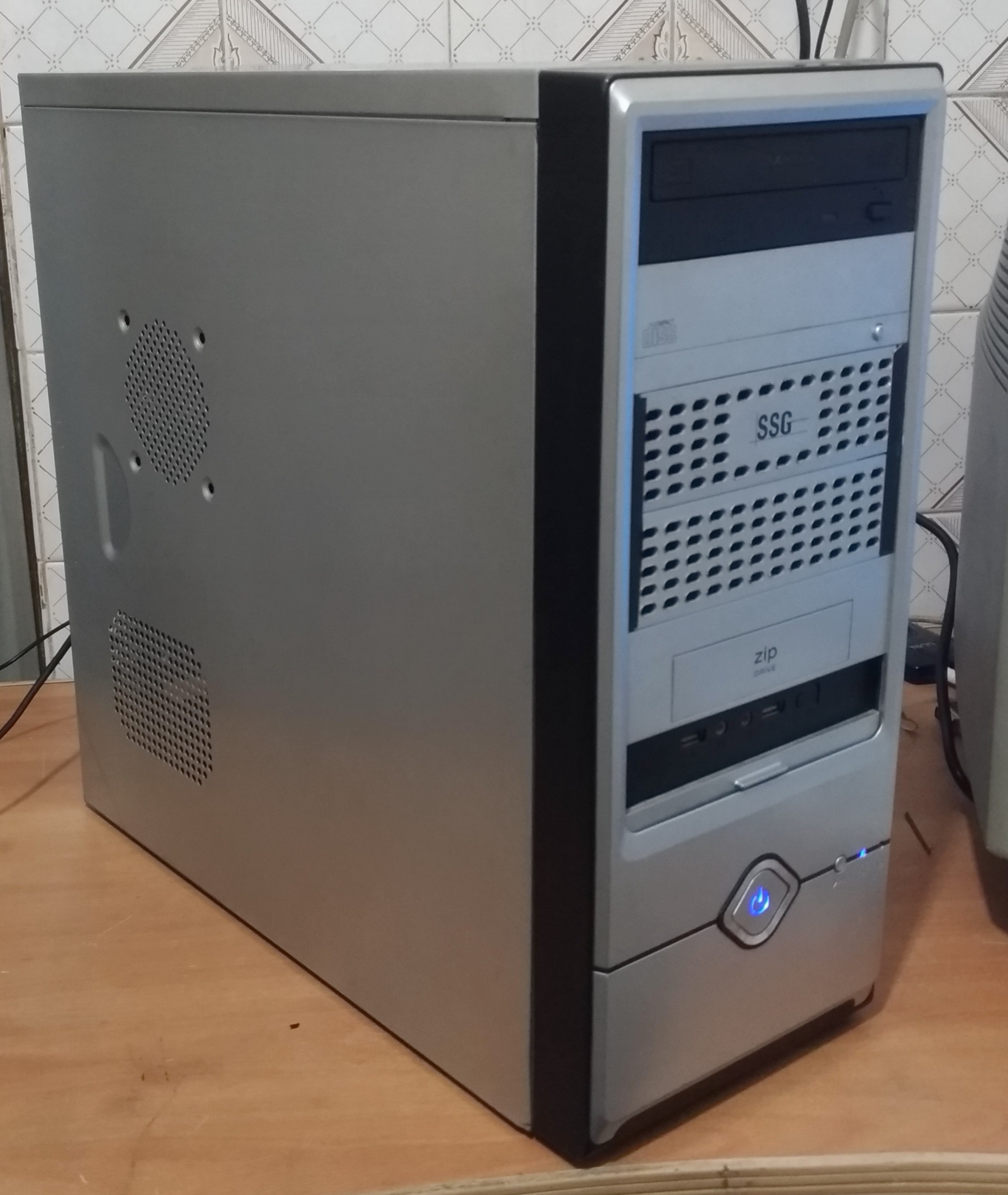 رندر i7طراحی 3dmax کورل فتوشاپ رم 16 هاردssd