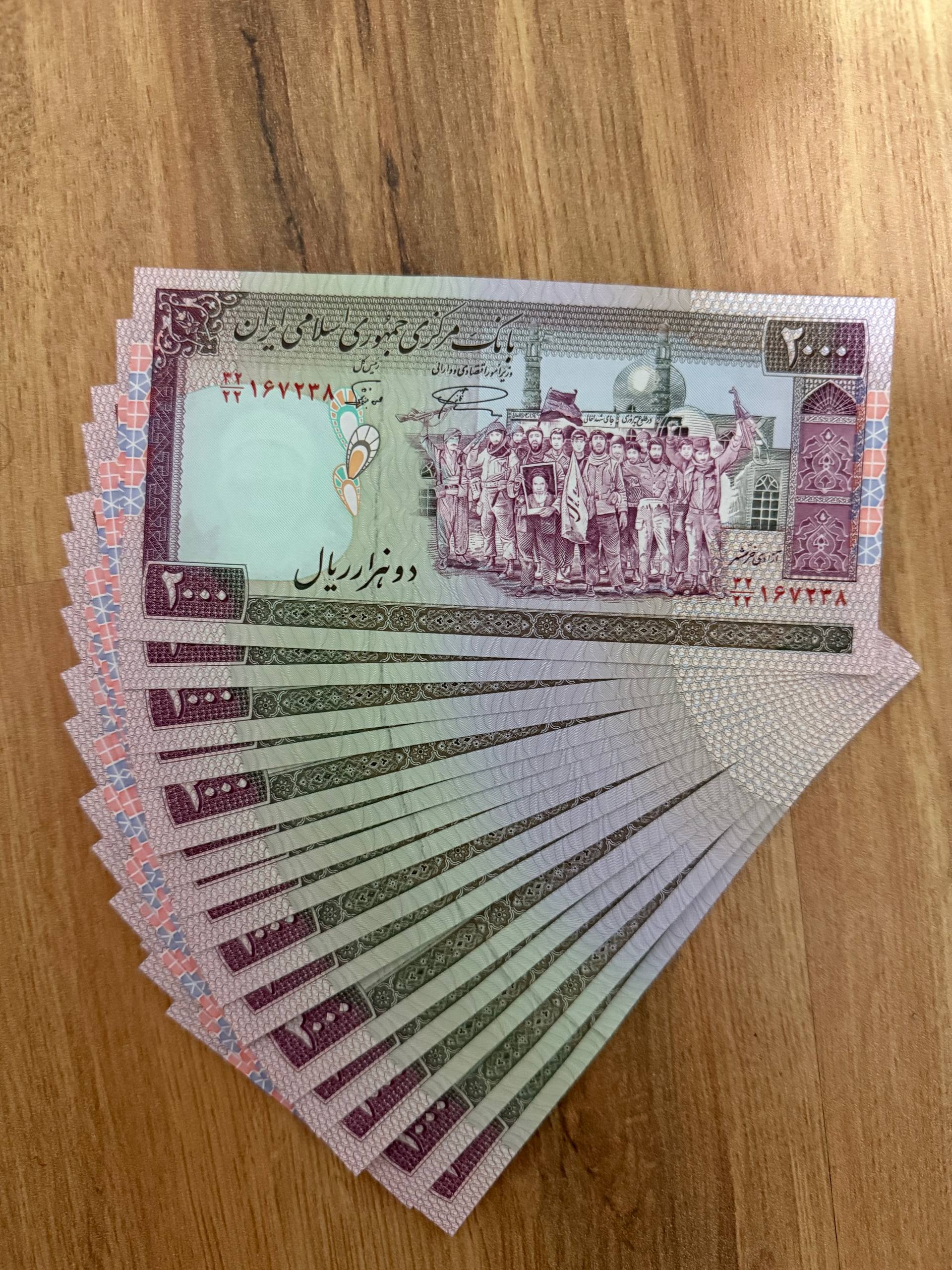 9 جفت 200 تومانی تظاهراتی