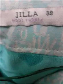 JiLLaکاپشن