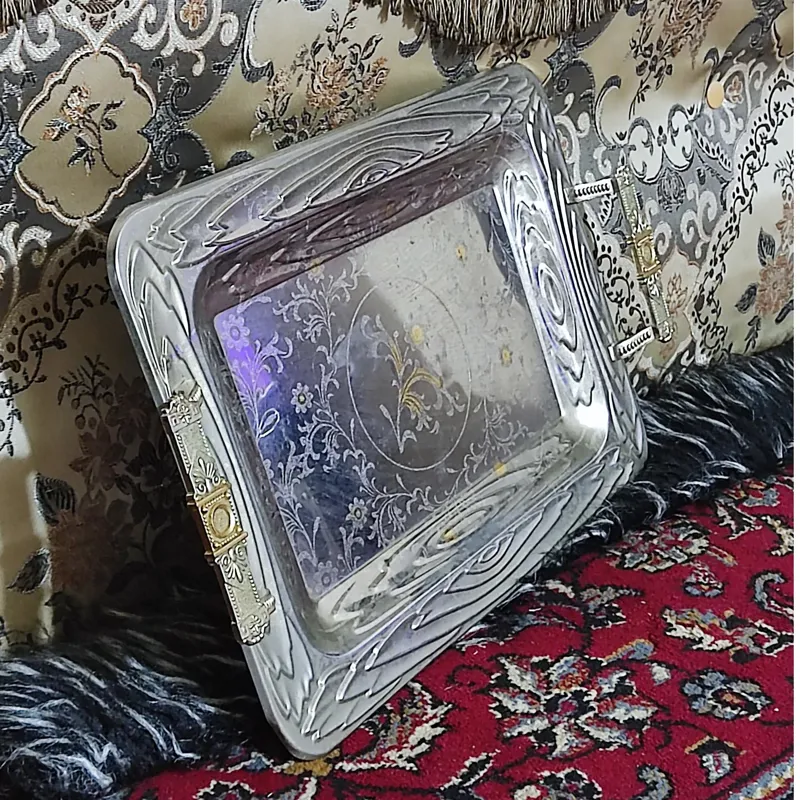 سینی فلزی قدیمی