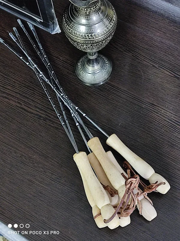 سیخ کبابی قدیمی دسته چوبی