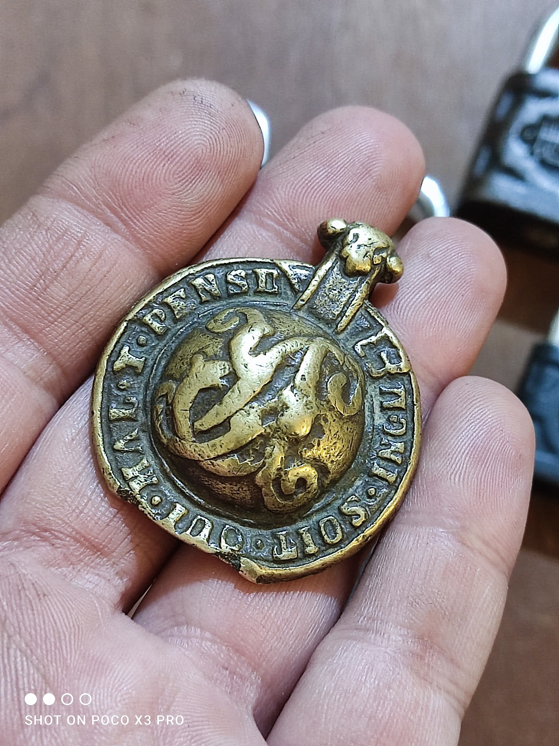 نشان کهنه و قدیمی