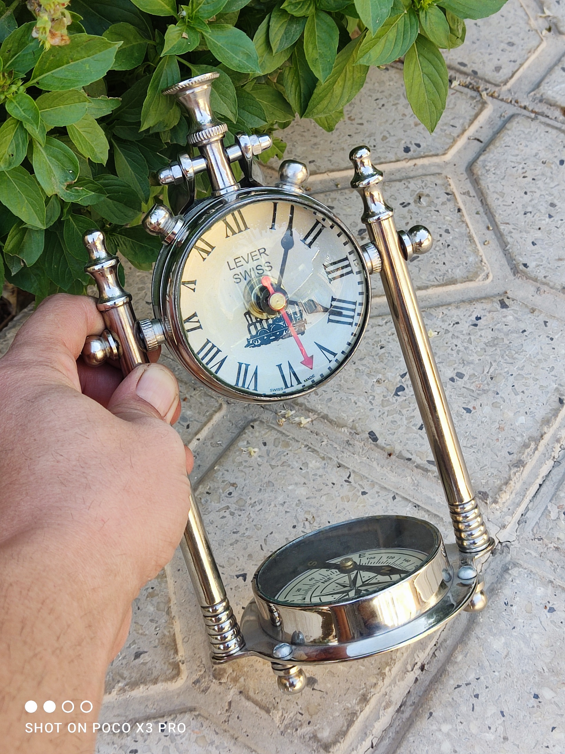 ساعت رومیزی قدیمی