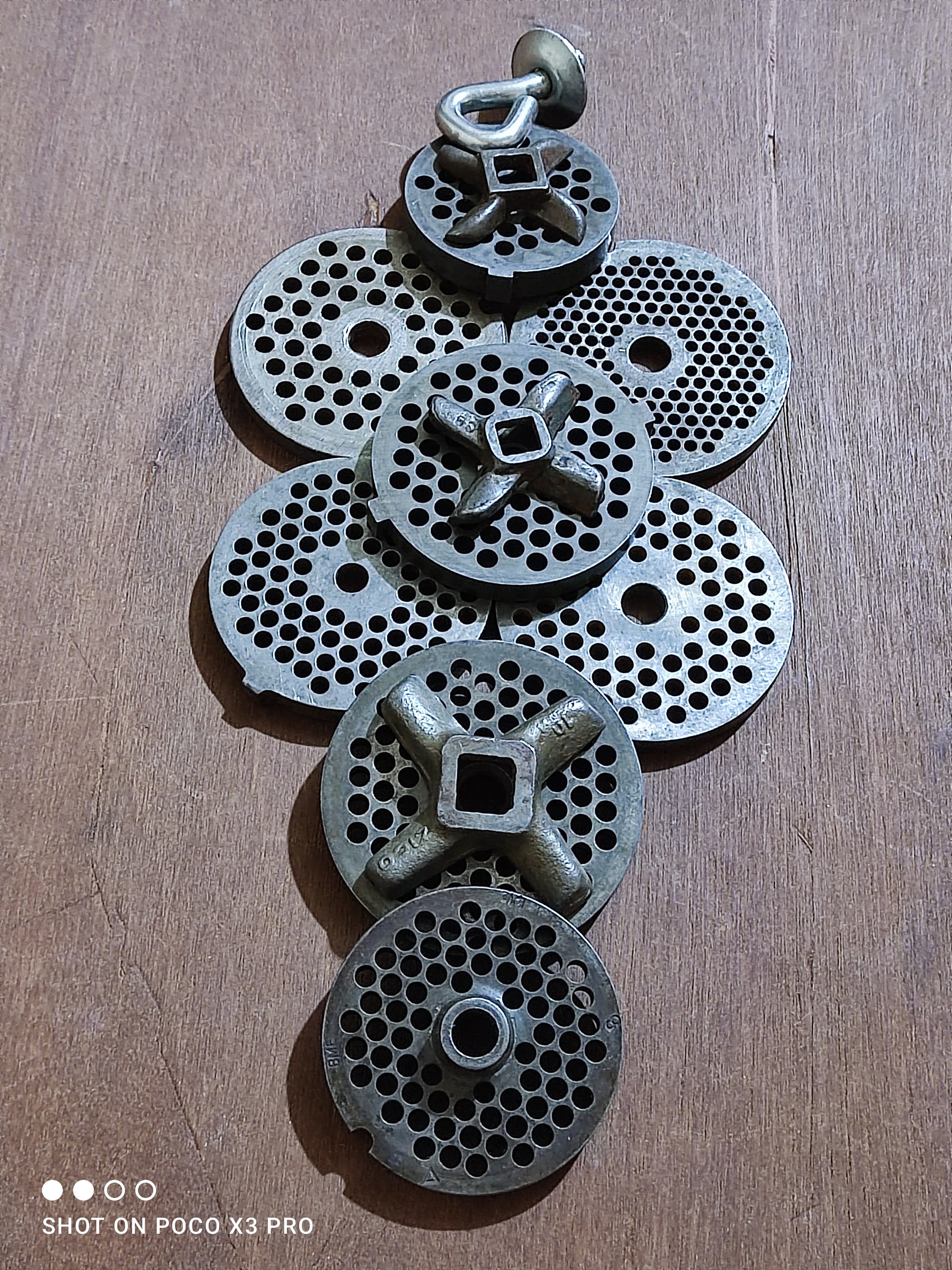 لوازم چرخ گوشت دستی قدیمی