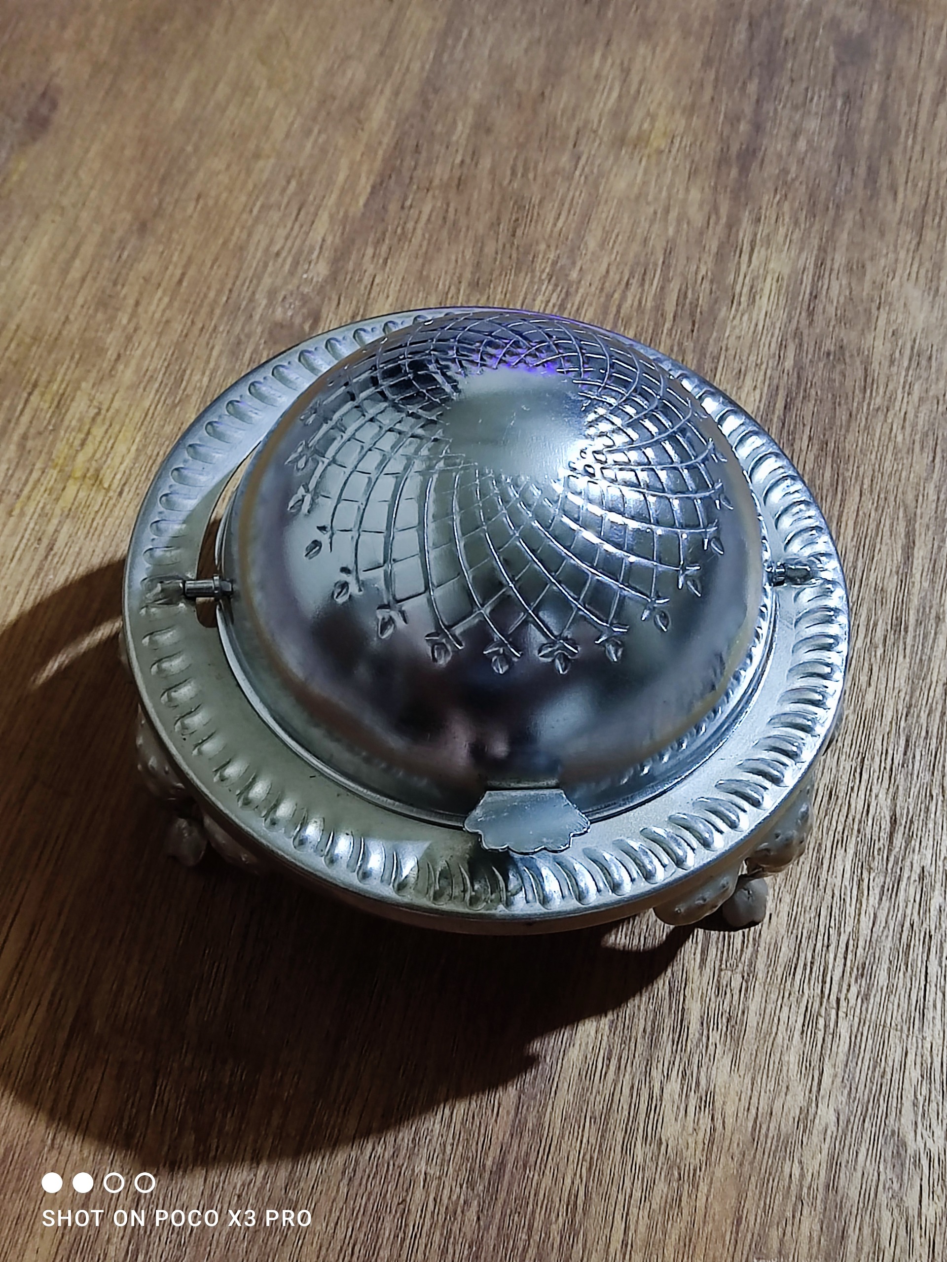 خاویارخوری قدیمی فلزی