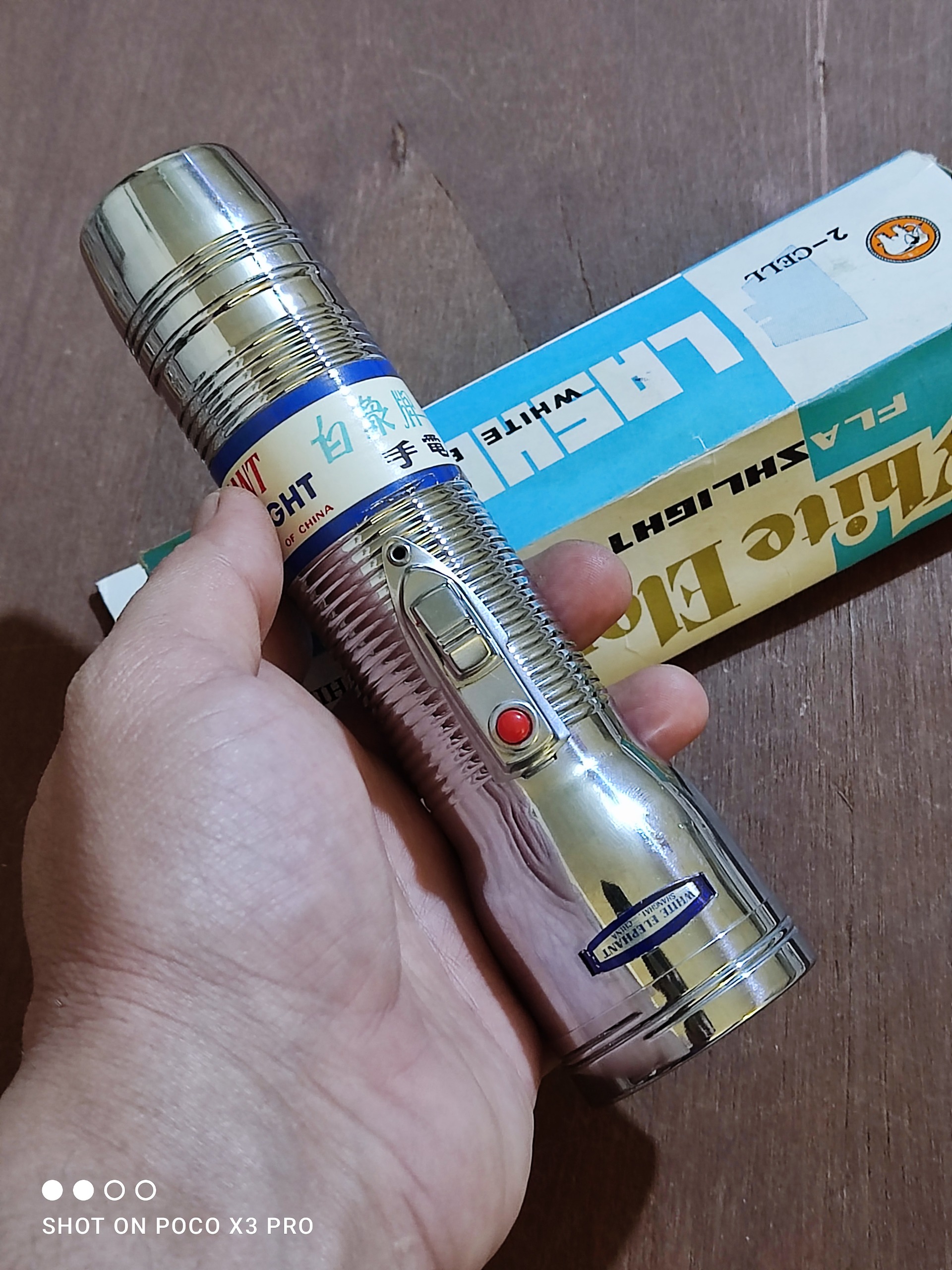 چراغ قوه قدیمی آک