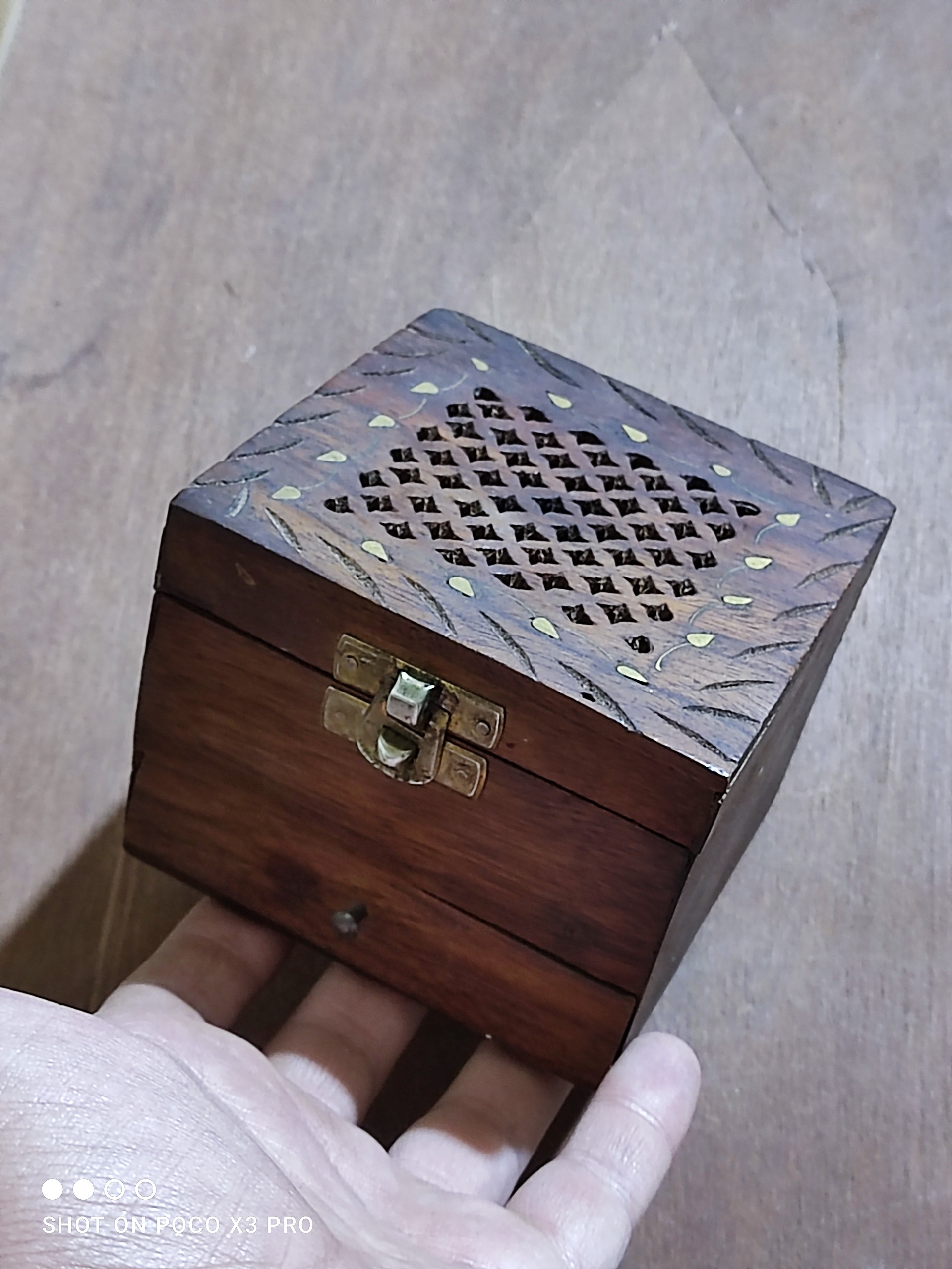 جعبه چوبی بسیار زیبا و خاص