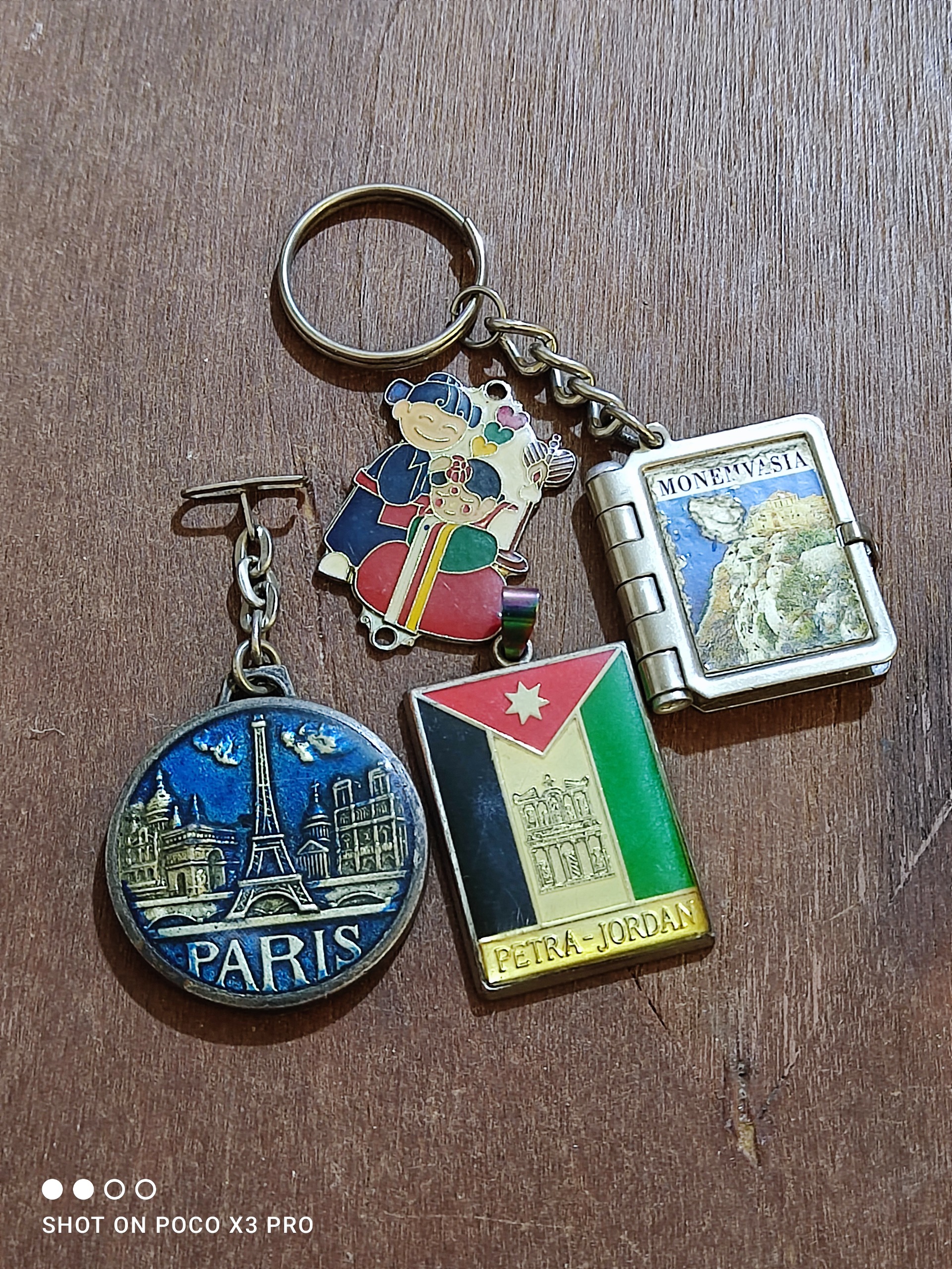 مدال و آویز قدیمی بسیار زیبا