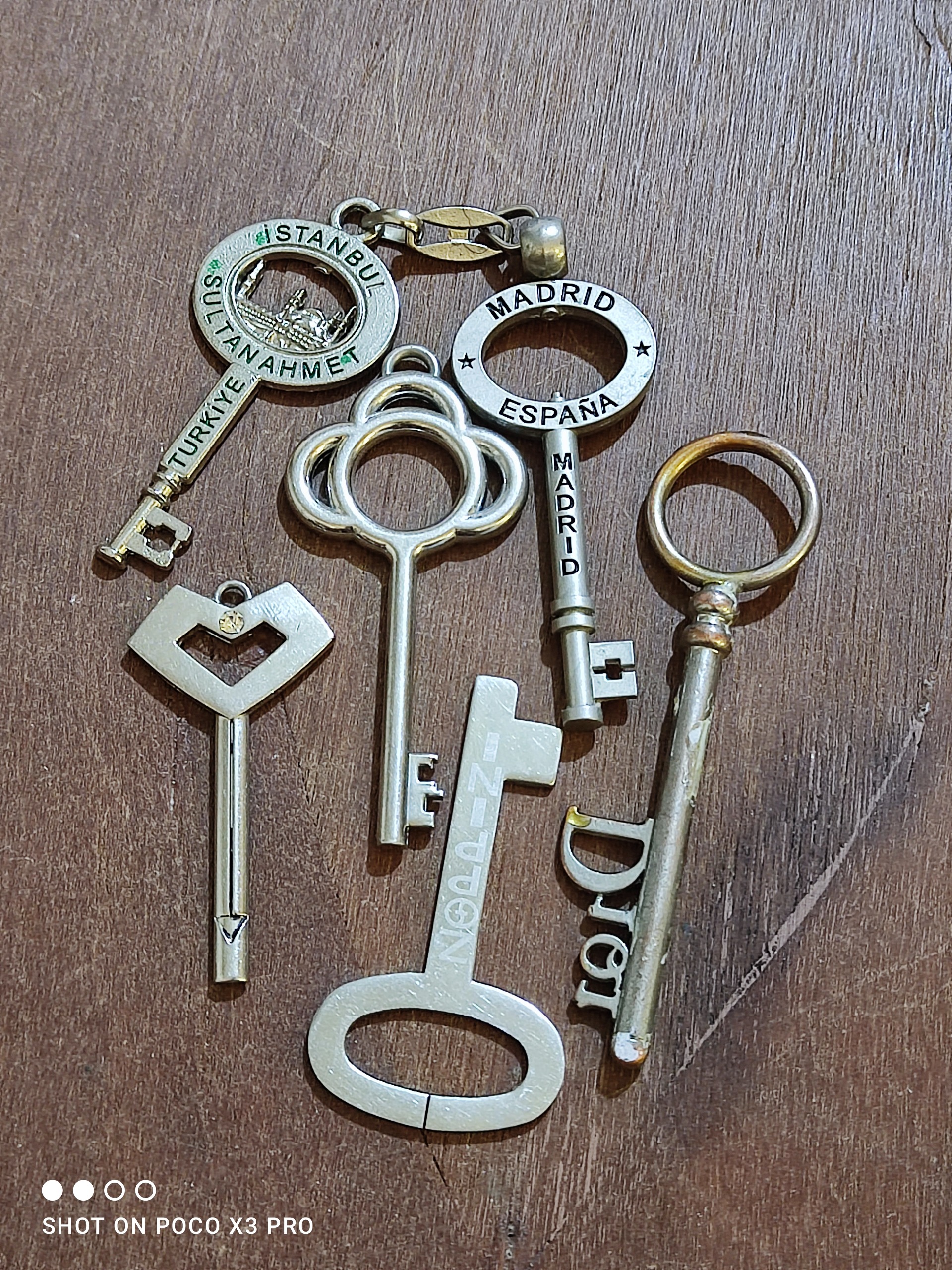 آویز کلیدهای بسیار زیبای فلزی