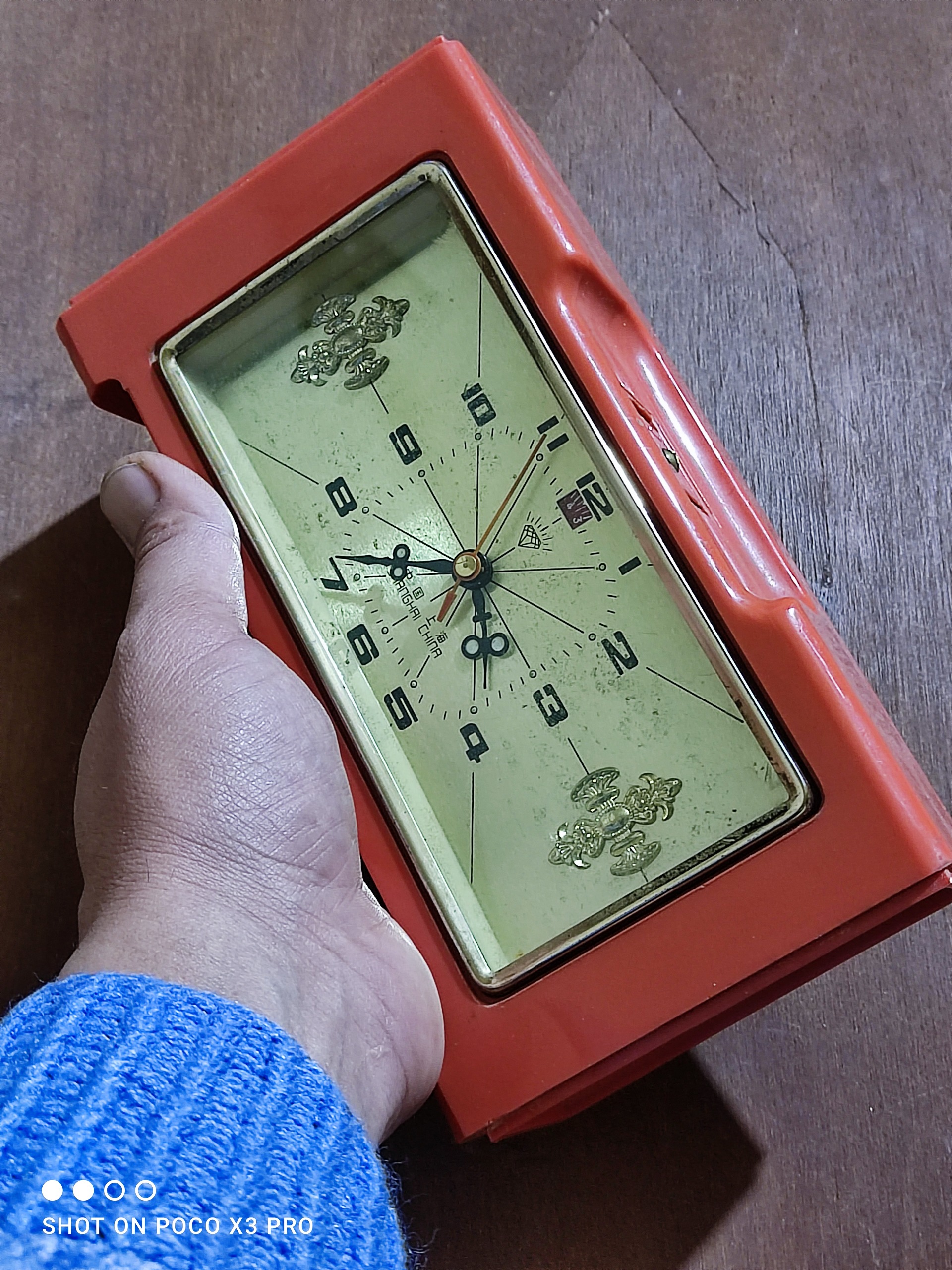 ساعت رومیزی قدیمی