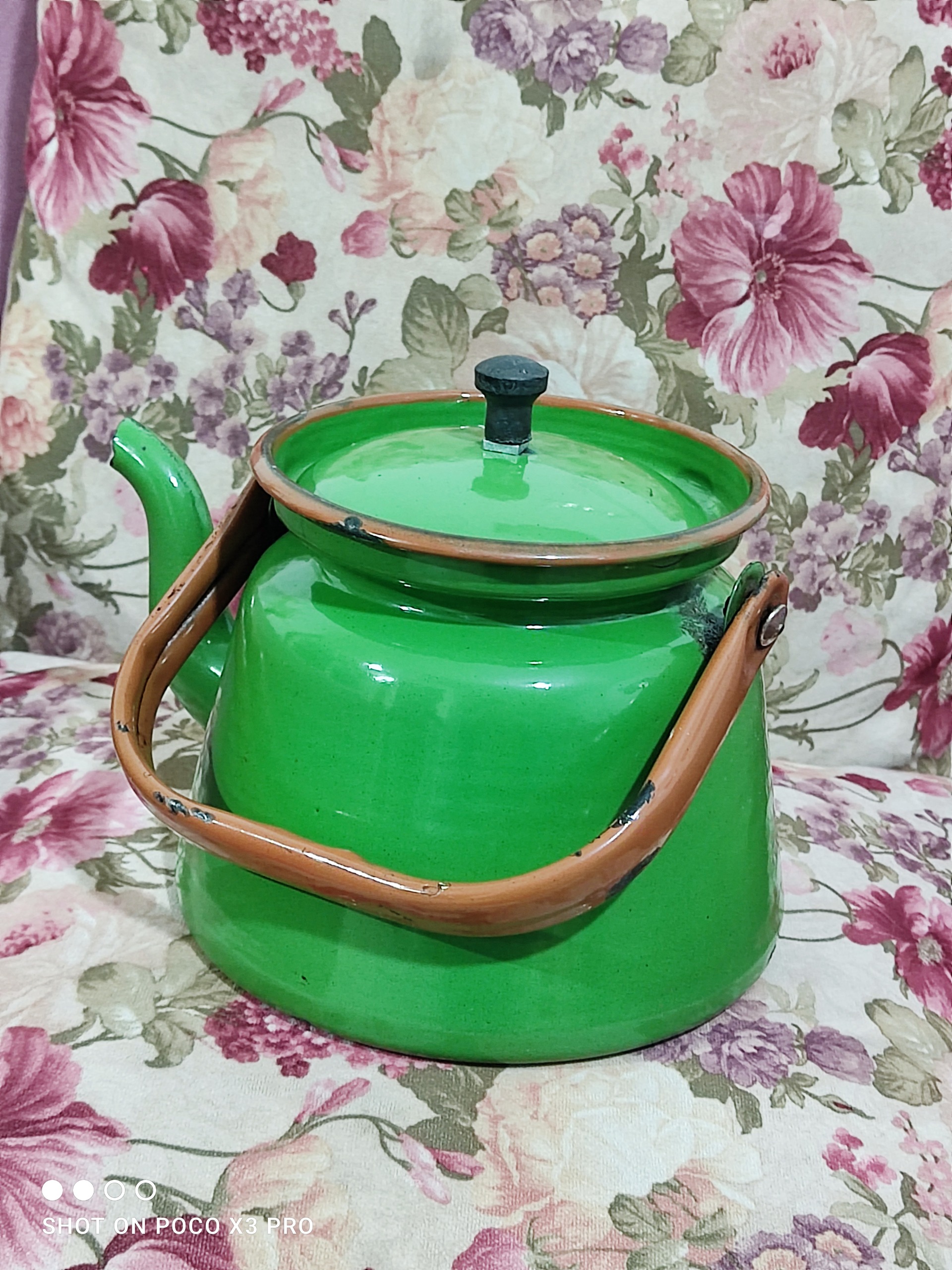 کتری لعابی قدیمی