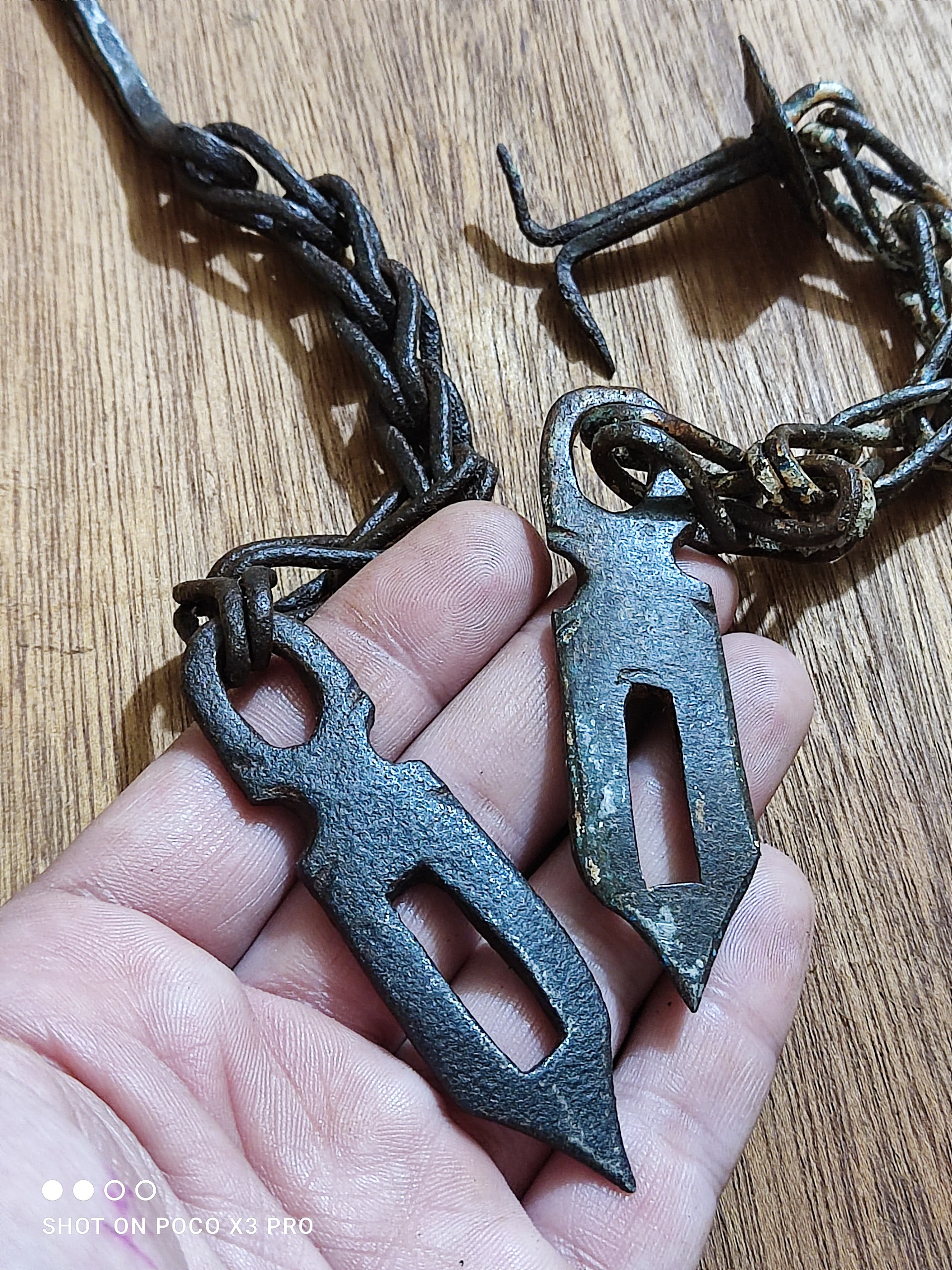 دو عدد چفت فولادی قاجاری