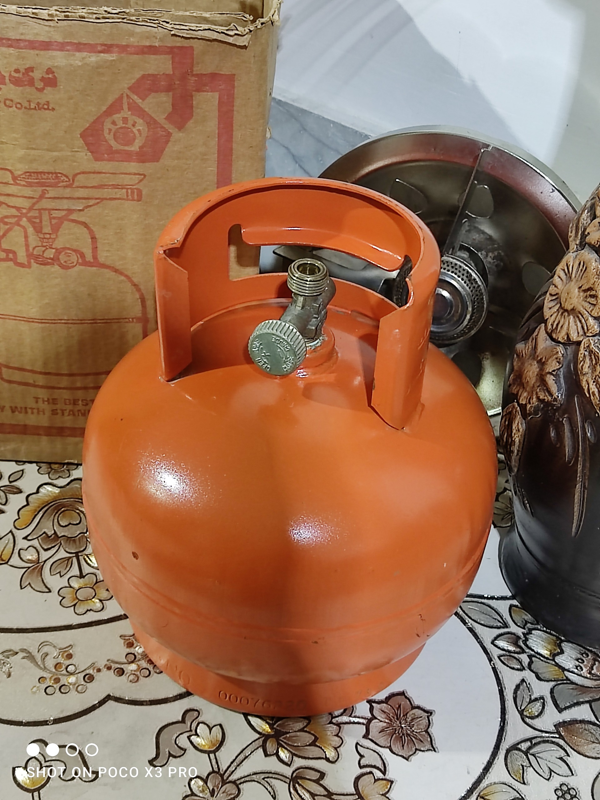 چراغ گازی قدیمی آک اک با کارتن