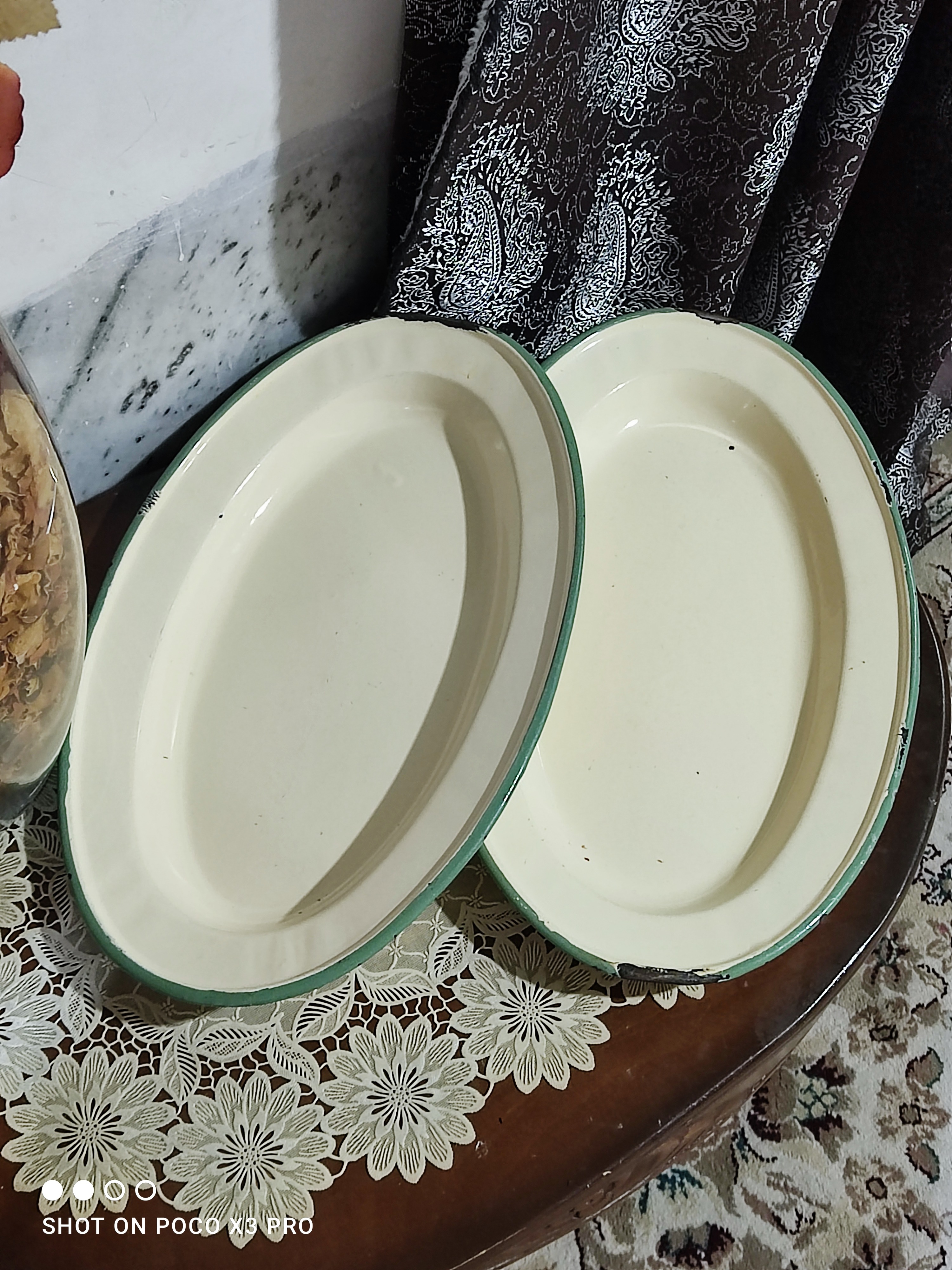 دو عدد سینی لعابی قدیمی