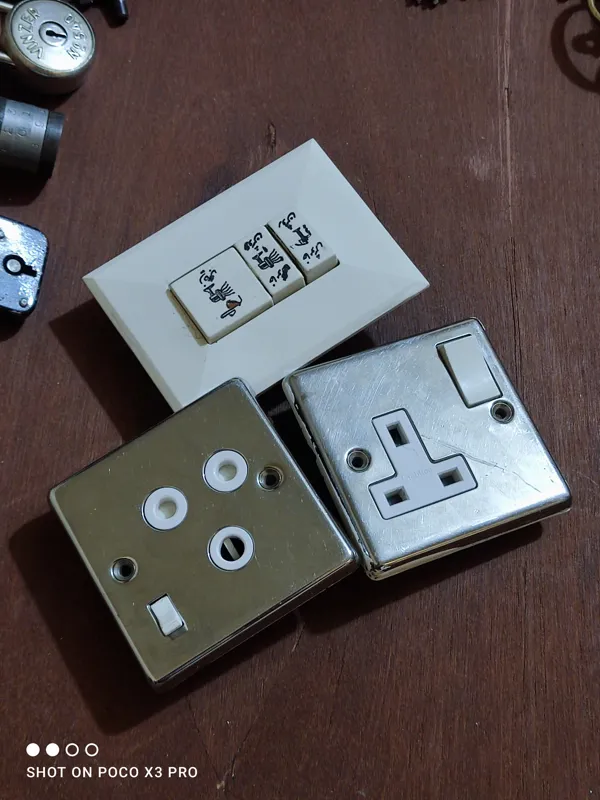 کلید و پریز انگلیسی قدیمی