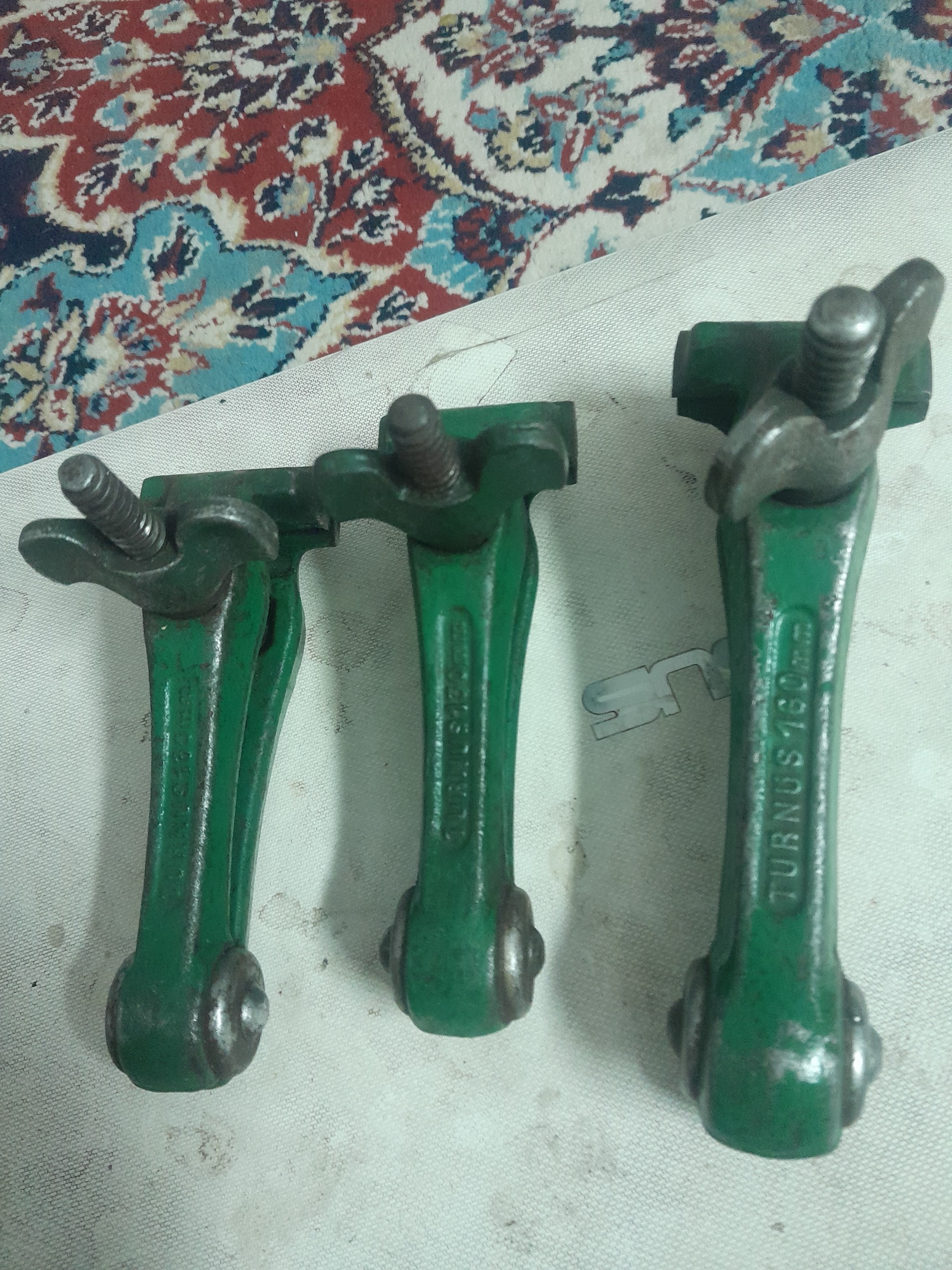 سه عدد گیره خروسکی یا مشتی