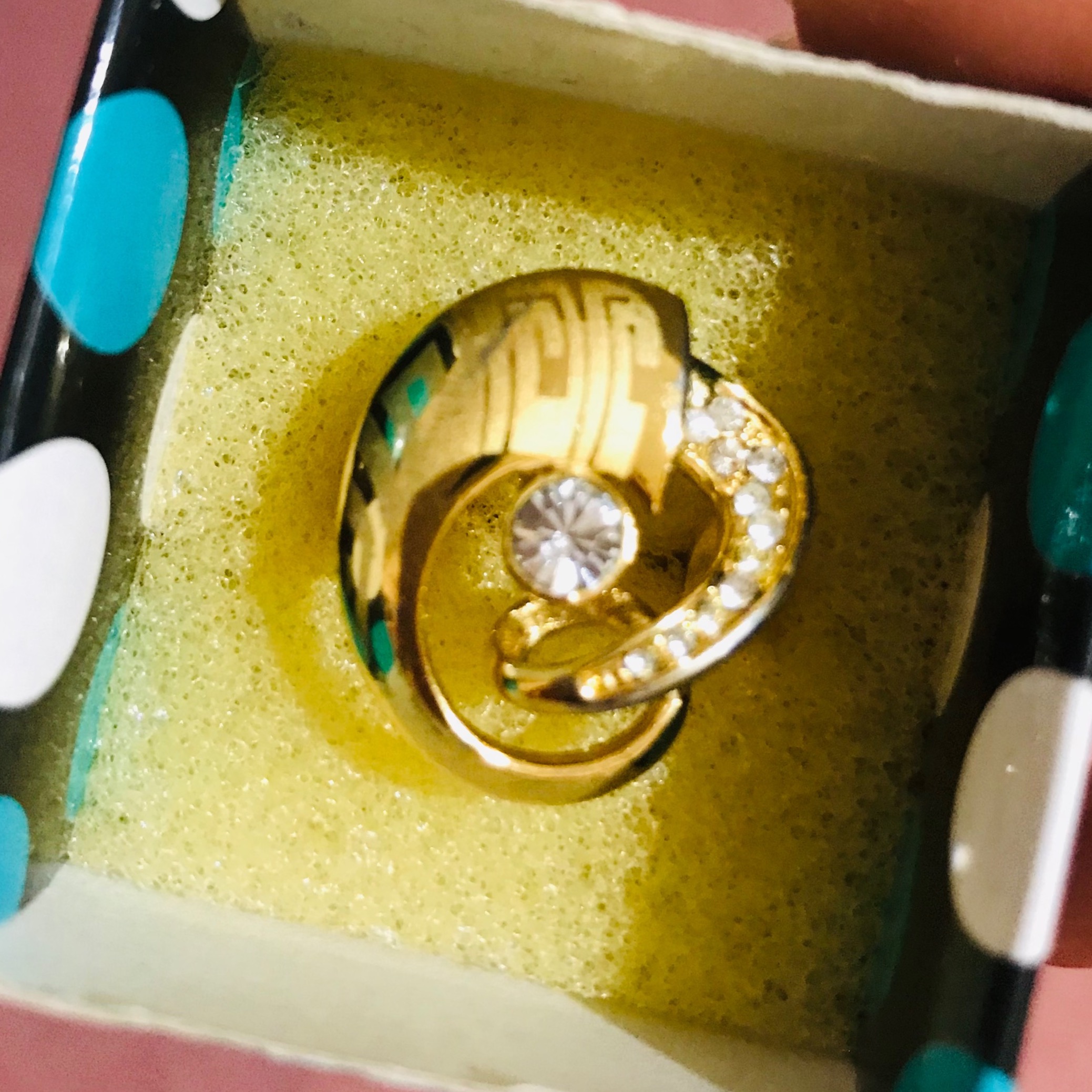 انگشتر ورساچه نگین دار شیک