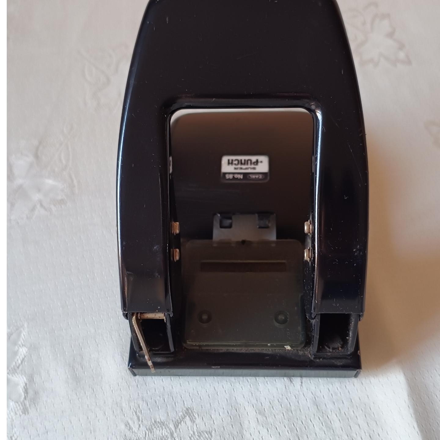 پانچ سوراخ کن کاغذ