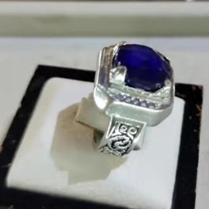 یاقوت کبود با کیفیت بالا