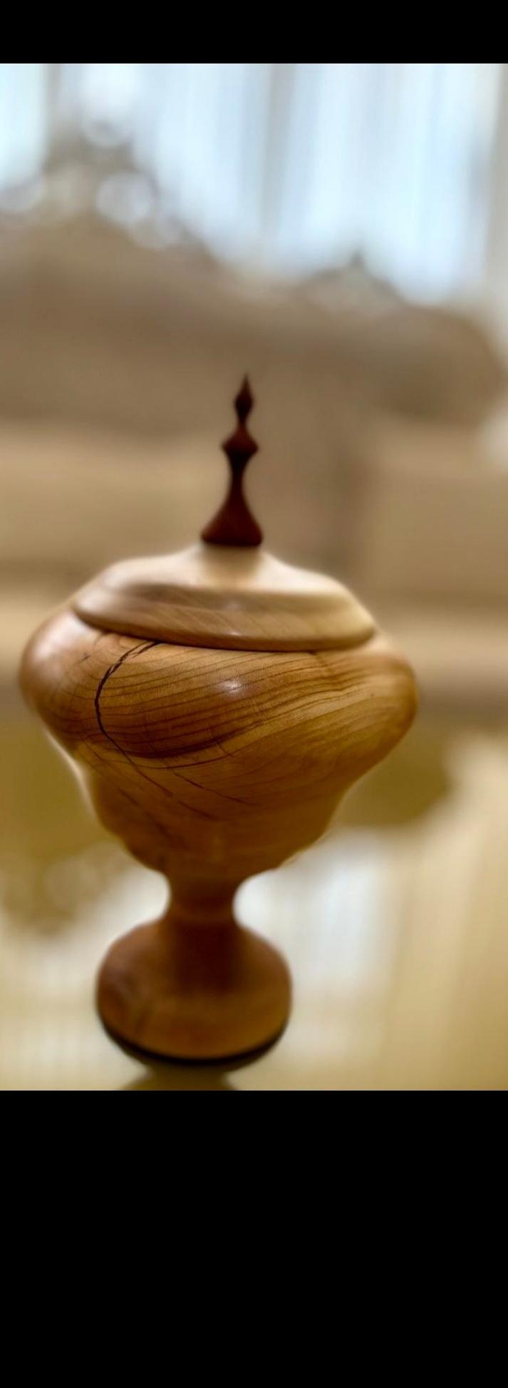 قندان پایه دار چوبی