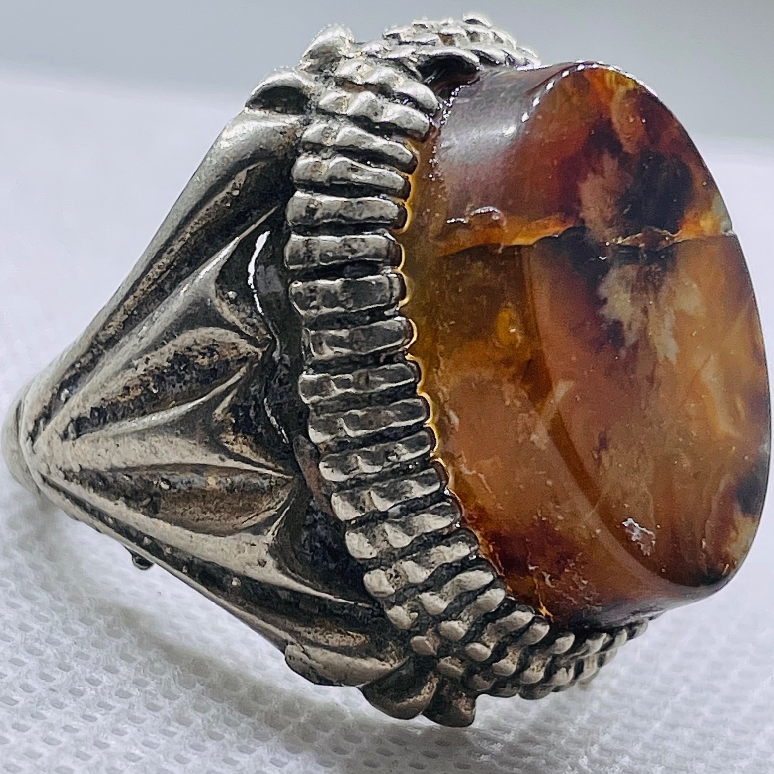 انگشتر استثنایی یسر احجازی با طبع خاص نسکافهای