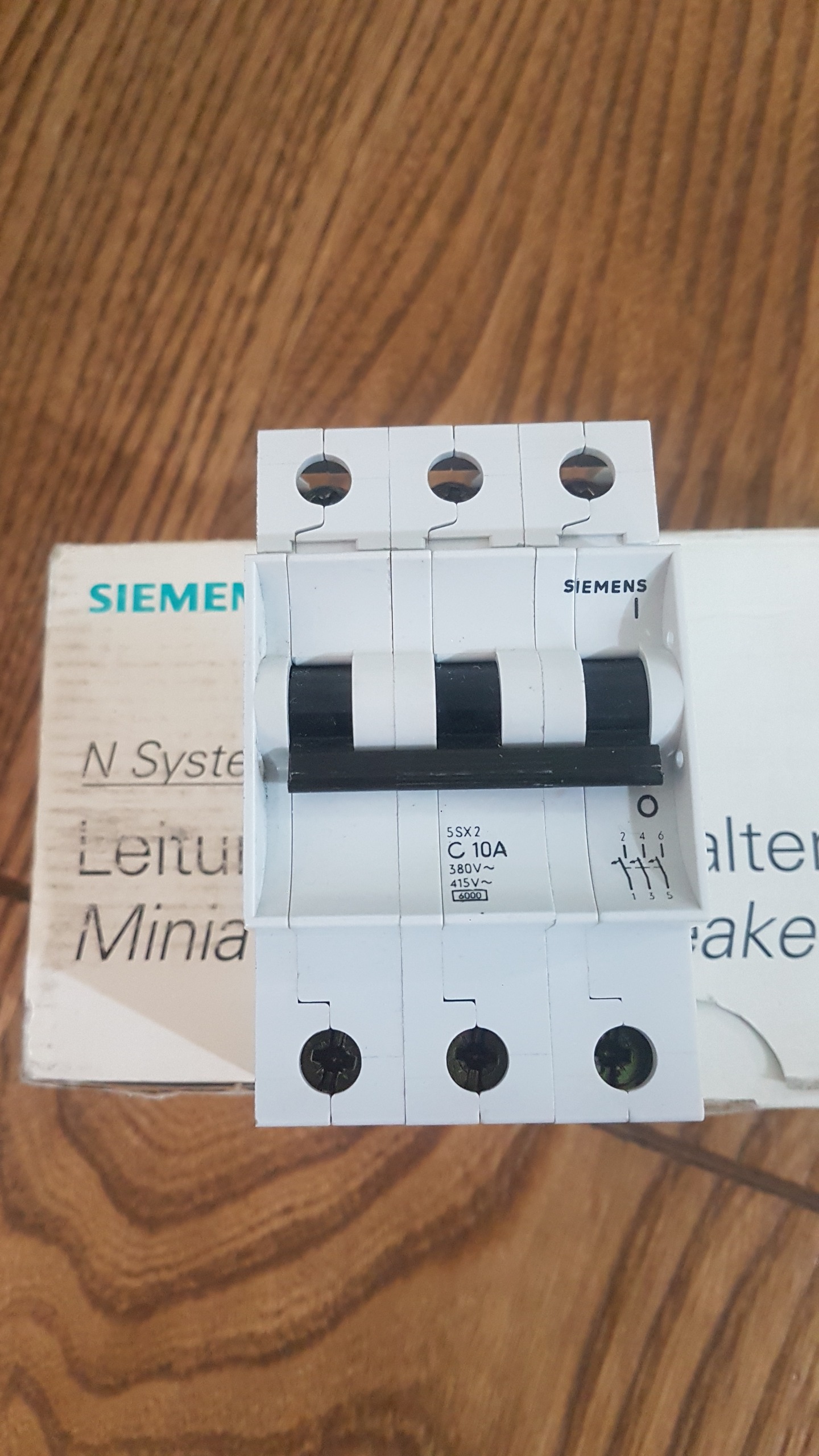 کلید منیاتوری SIEMENS اصلC10 سه فاز