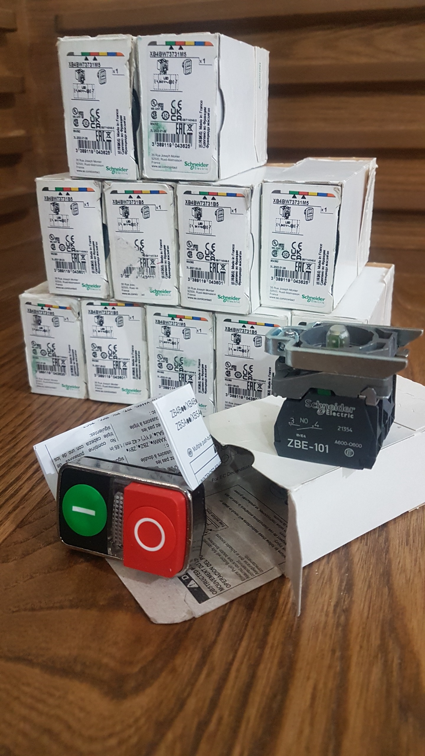 شاسی STOP _START چراغدار کد فنی XB4BW73731M5