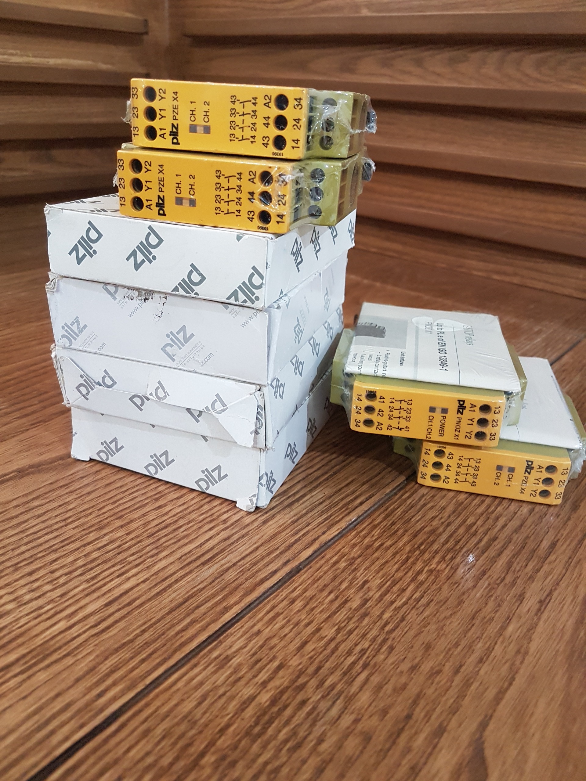 رله PILZ  اصل المانPNOZX1