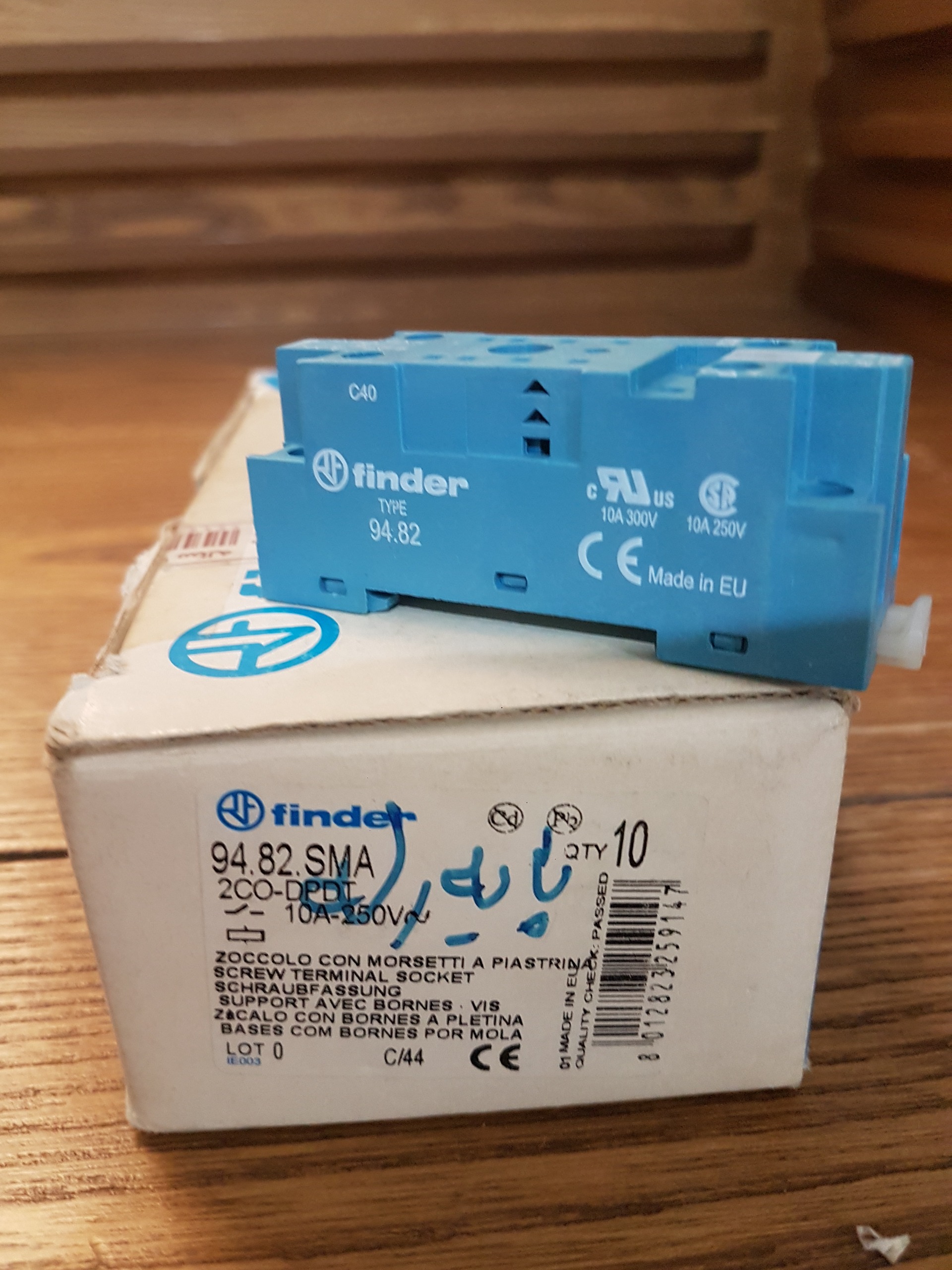 پایه رله فیندر FINDER مدل 82_94