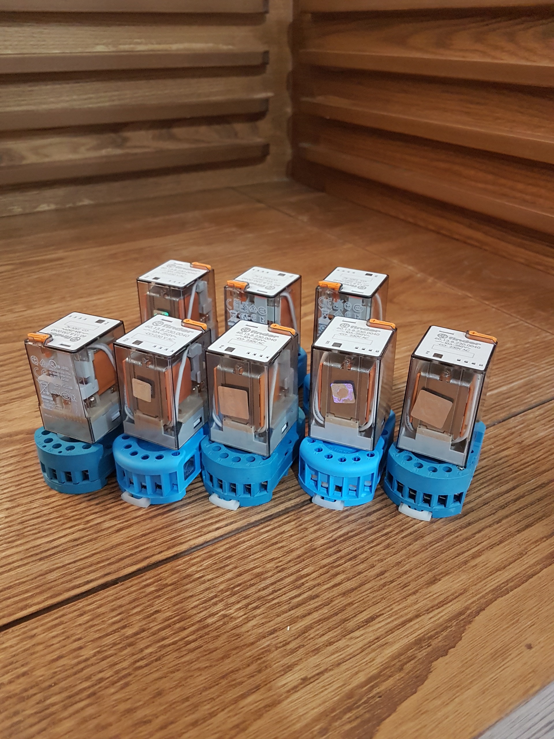 رله فیندر 220 ولت AC با سوکت