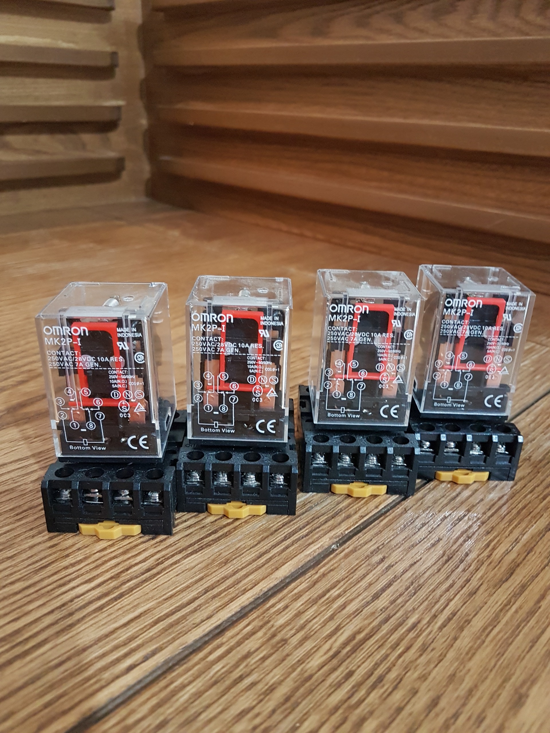 رله شیشه ای OMRON 220 ولتAC