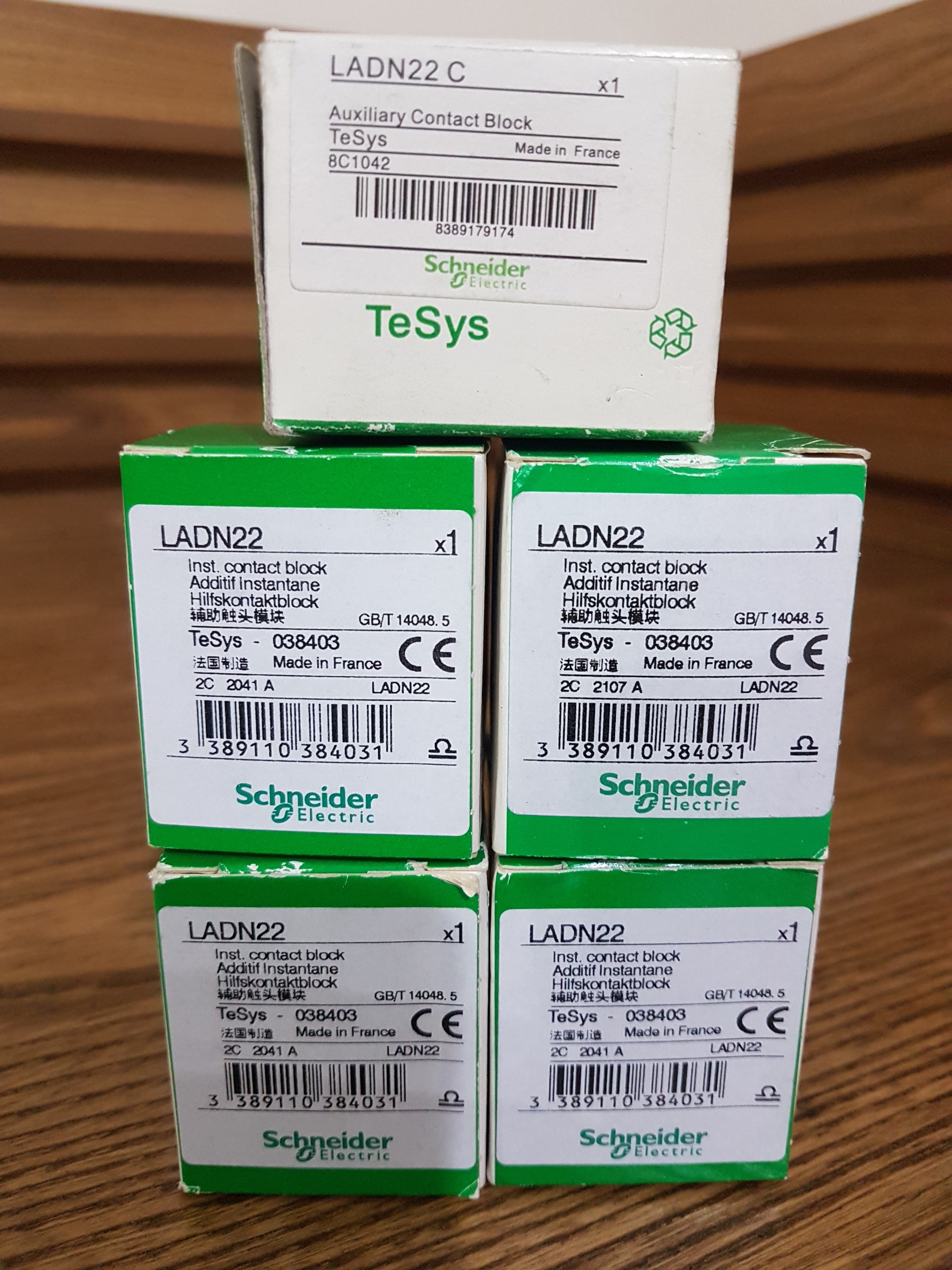 کمکی کنتاکتور اشنایدر LAND22