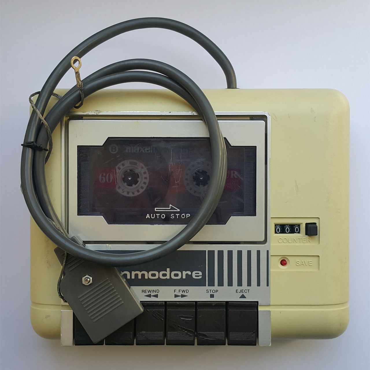 تیپ خان کمودور Commodore با نوار کاست