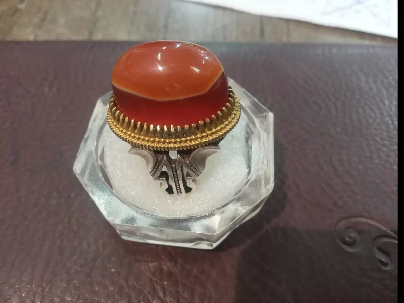 انگشتر عقیق سه پوست رکاب کرمان گواسه طلایی