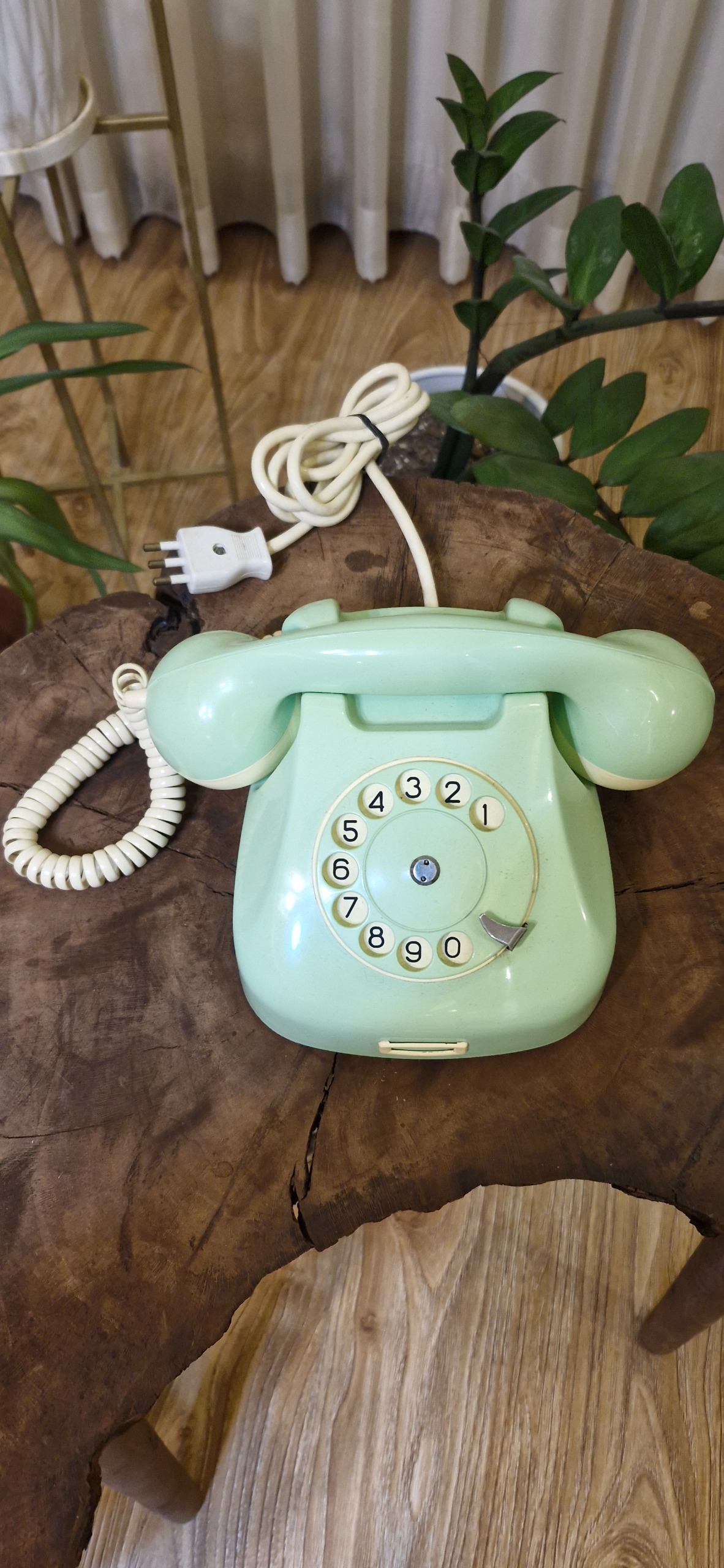 تلفن رومانی قدیمی قورباغه ای