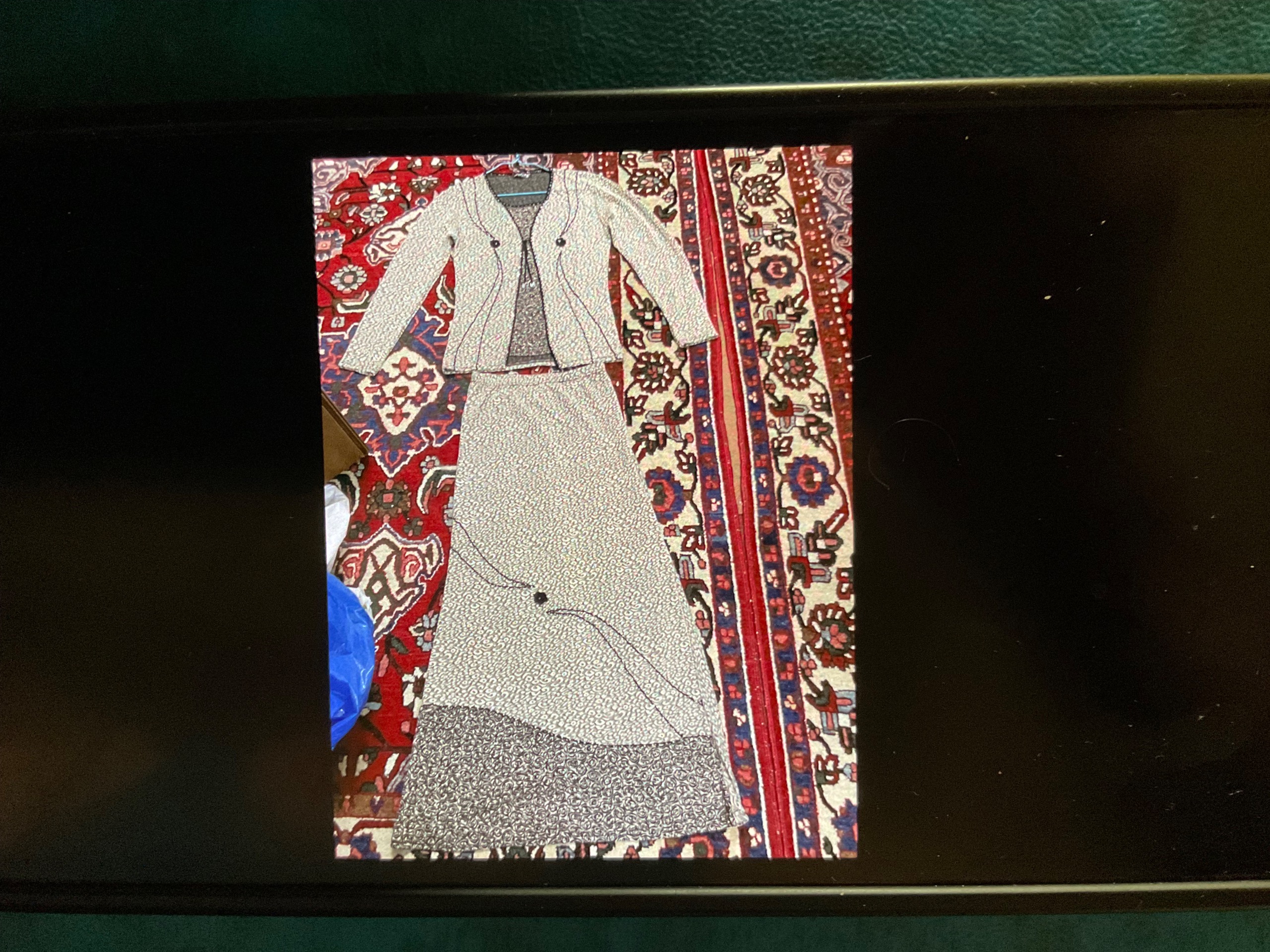 بلوز و دامن شیک و سنگدوزی شده