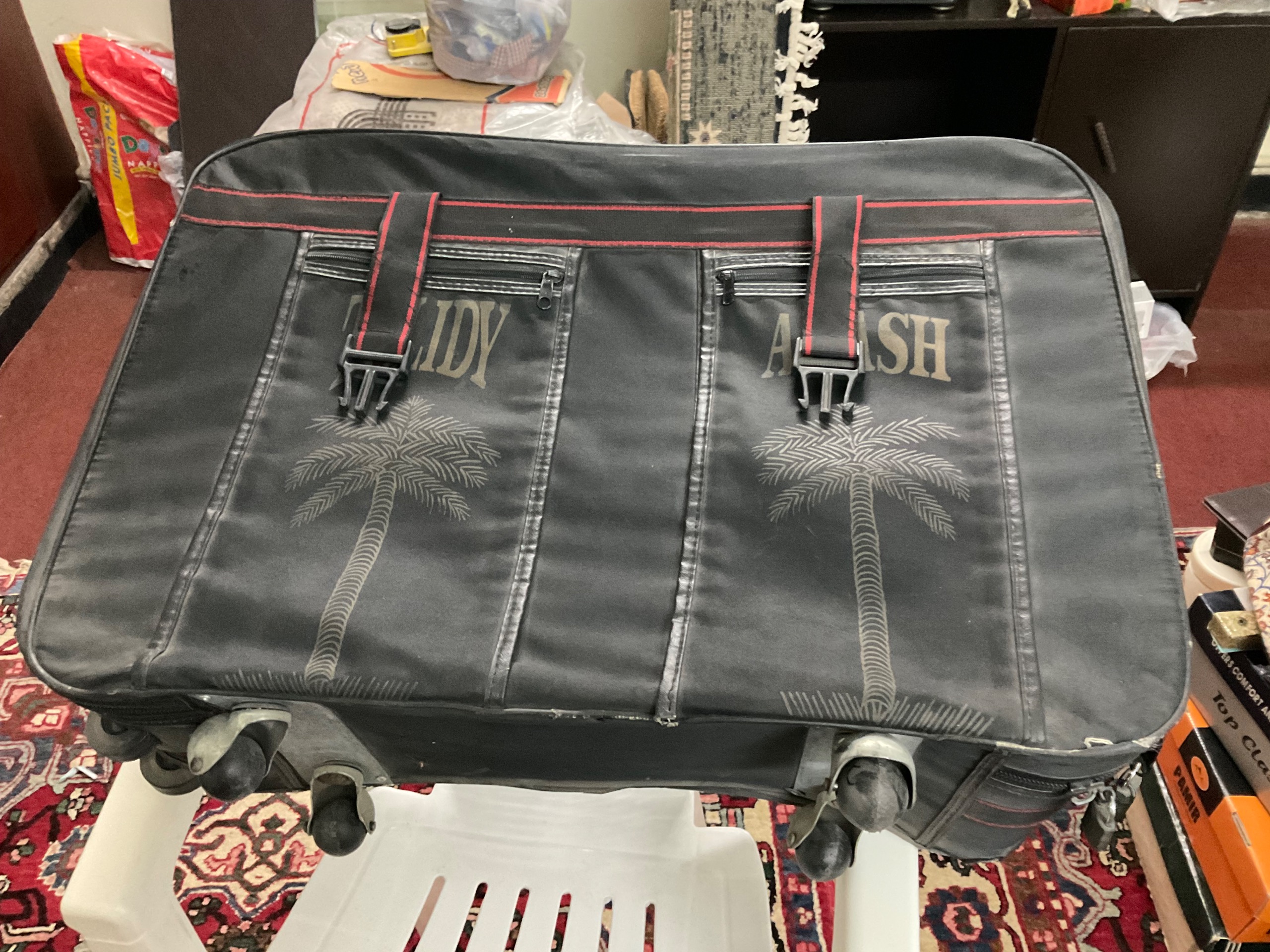 چمدان چرخ دار