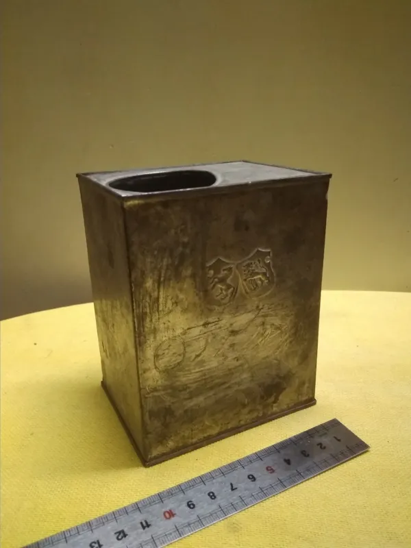 قوطی فلزی قدیمی