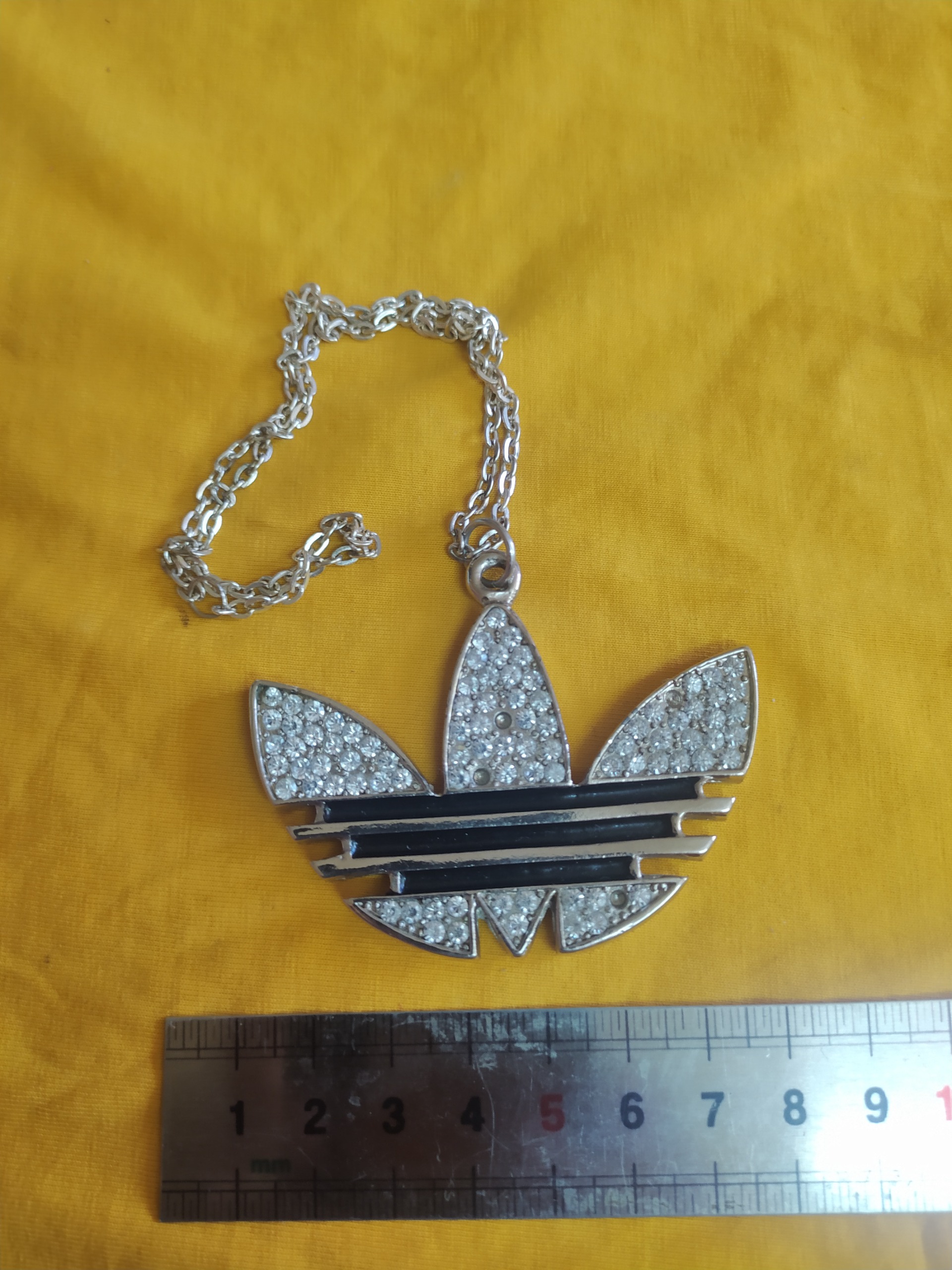 آویز نماد آدیداس نگین دار