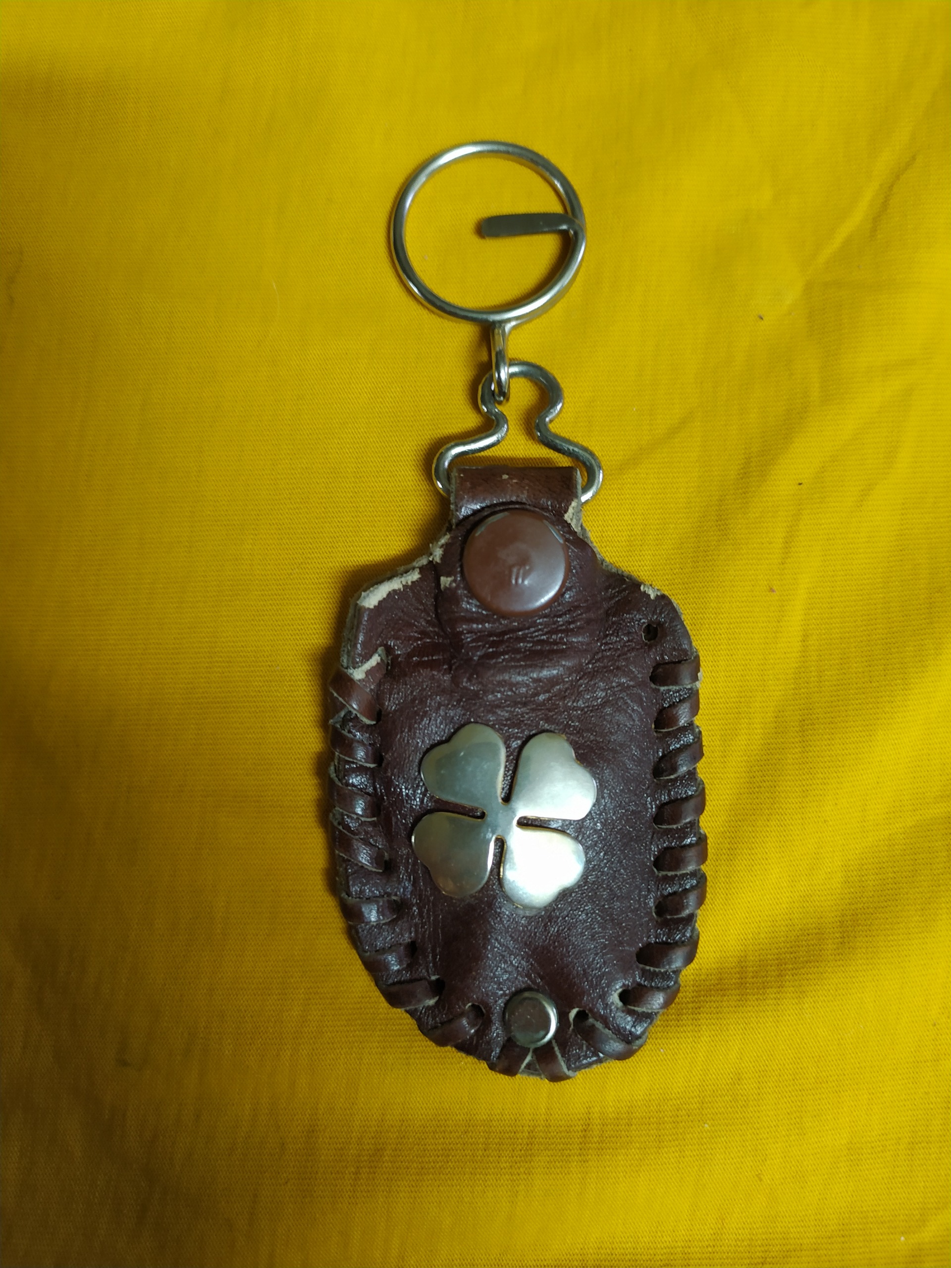 سرکلیدی جای دعا چرمی