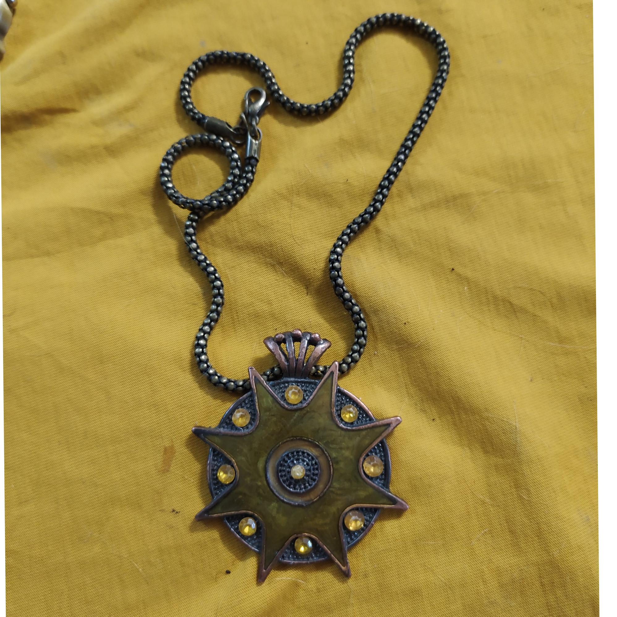 گردنبند و آویز خورشید