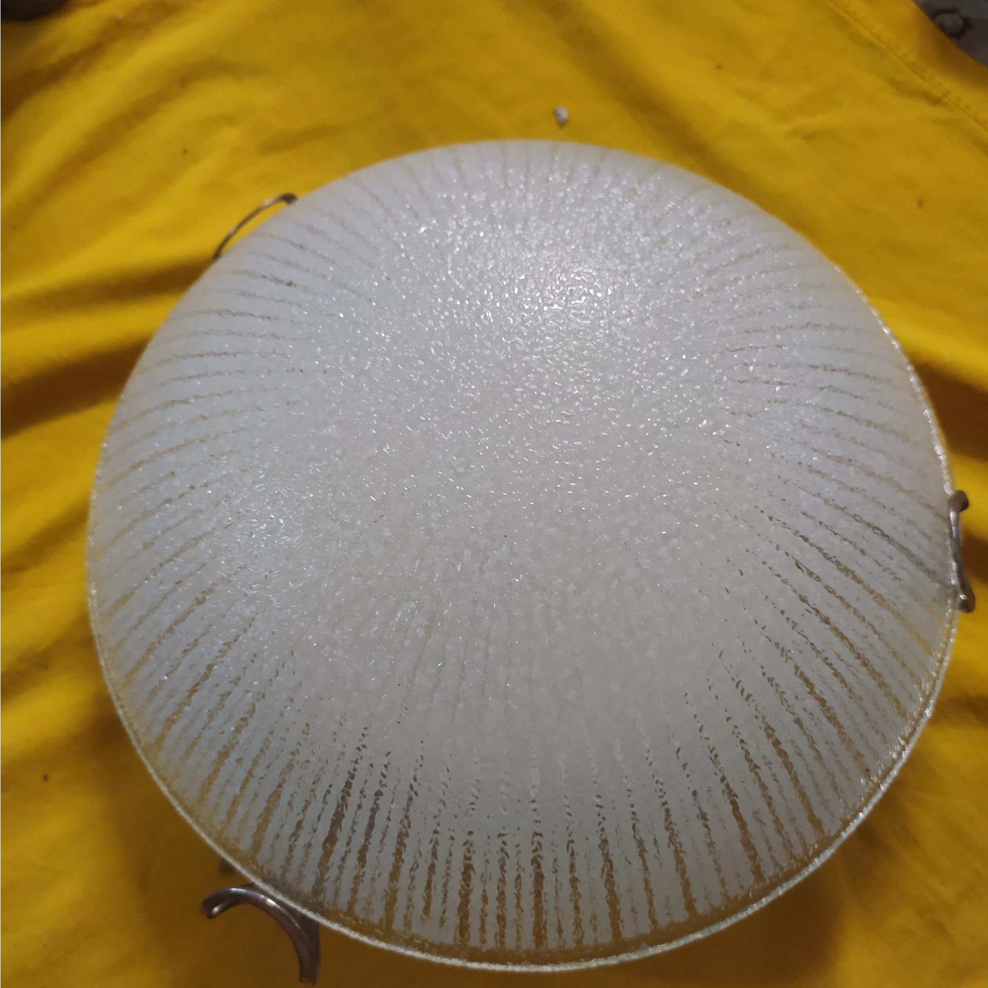 چراغ سقفی با حباب مشجع