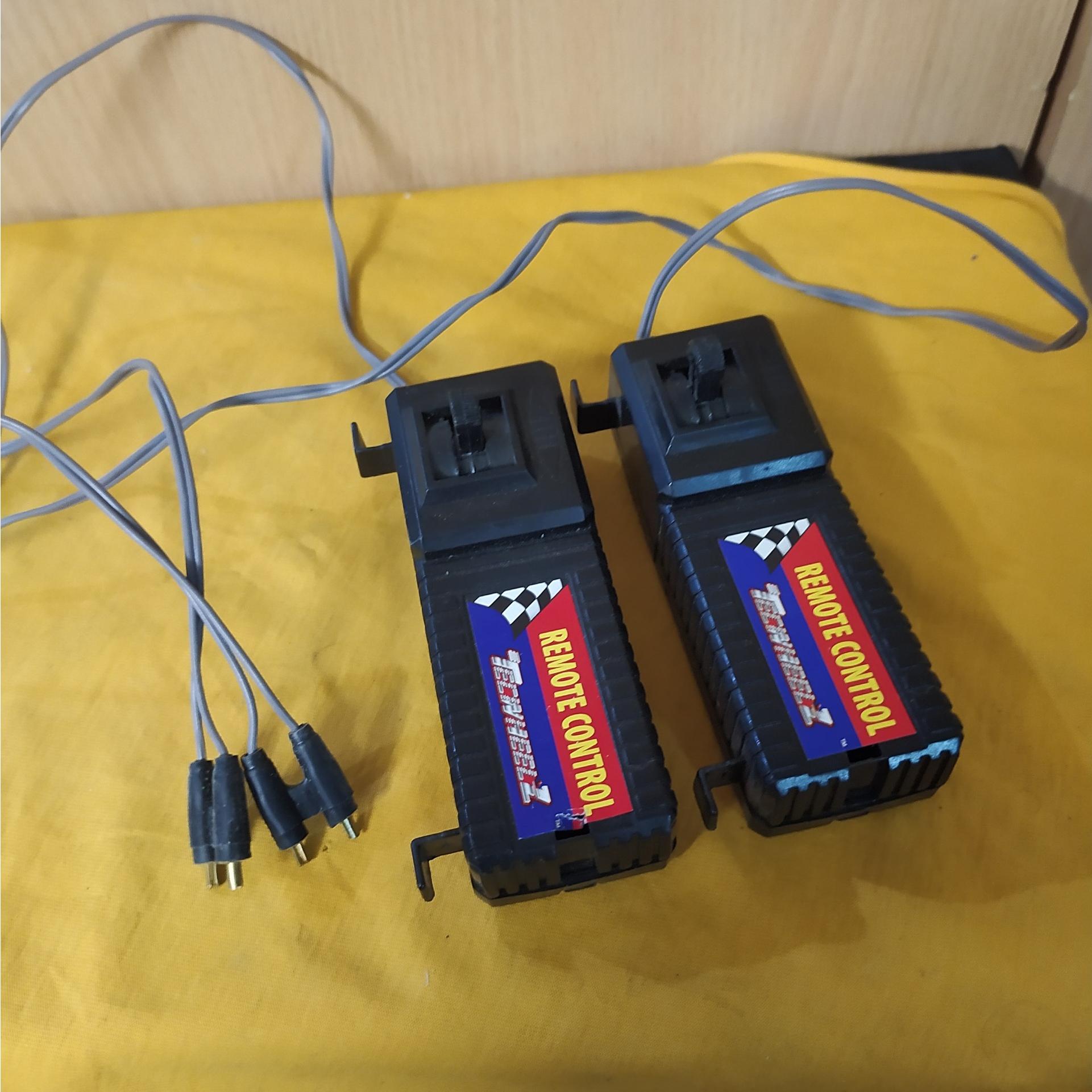 دو عدد ریموت کنترل کلکسیونی اسباب بازی