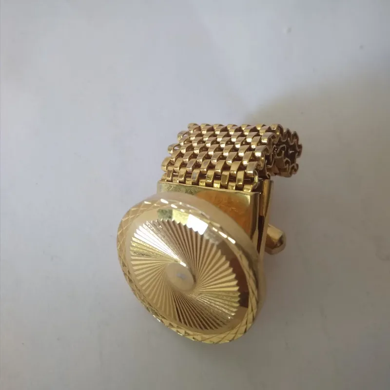 تک دکمه قدیمی آب طلا