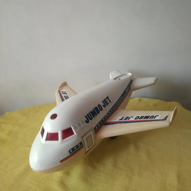 هواپیمای اسباب بازی قدیمی